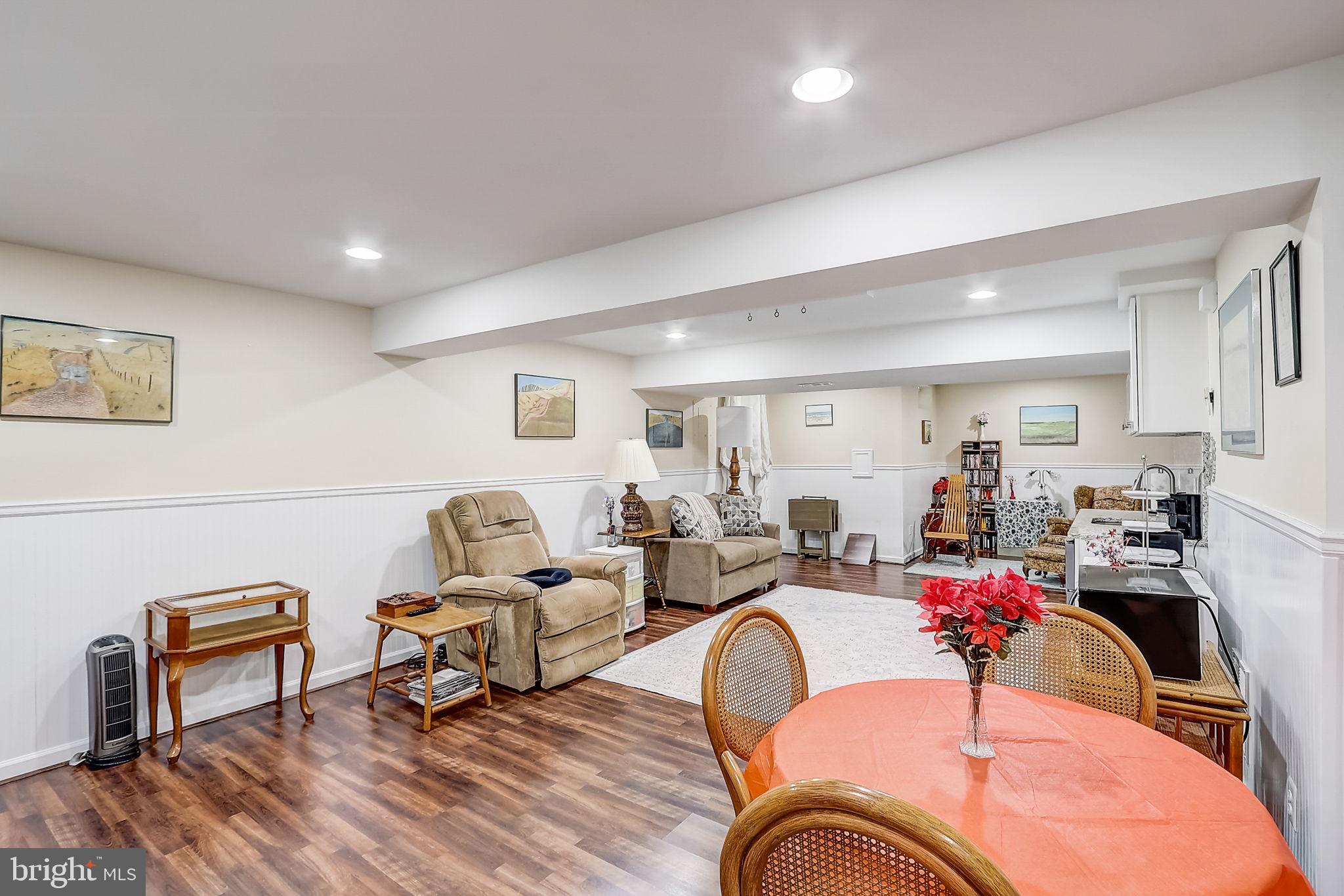 ASHBURN VILLAGE - Residential