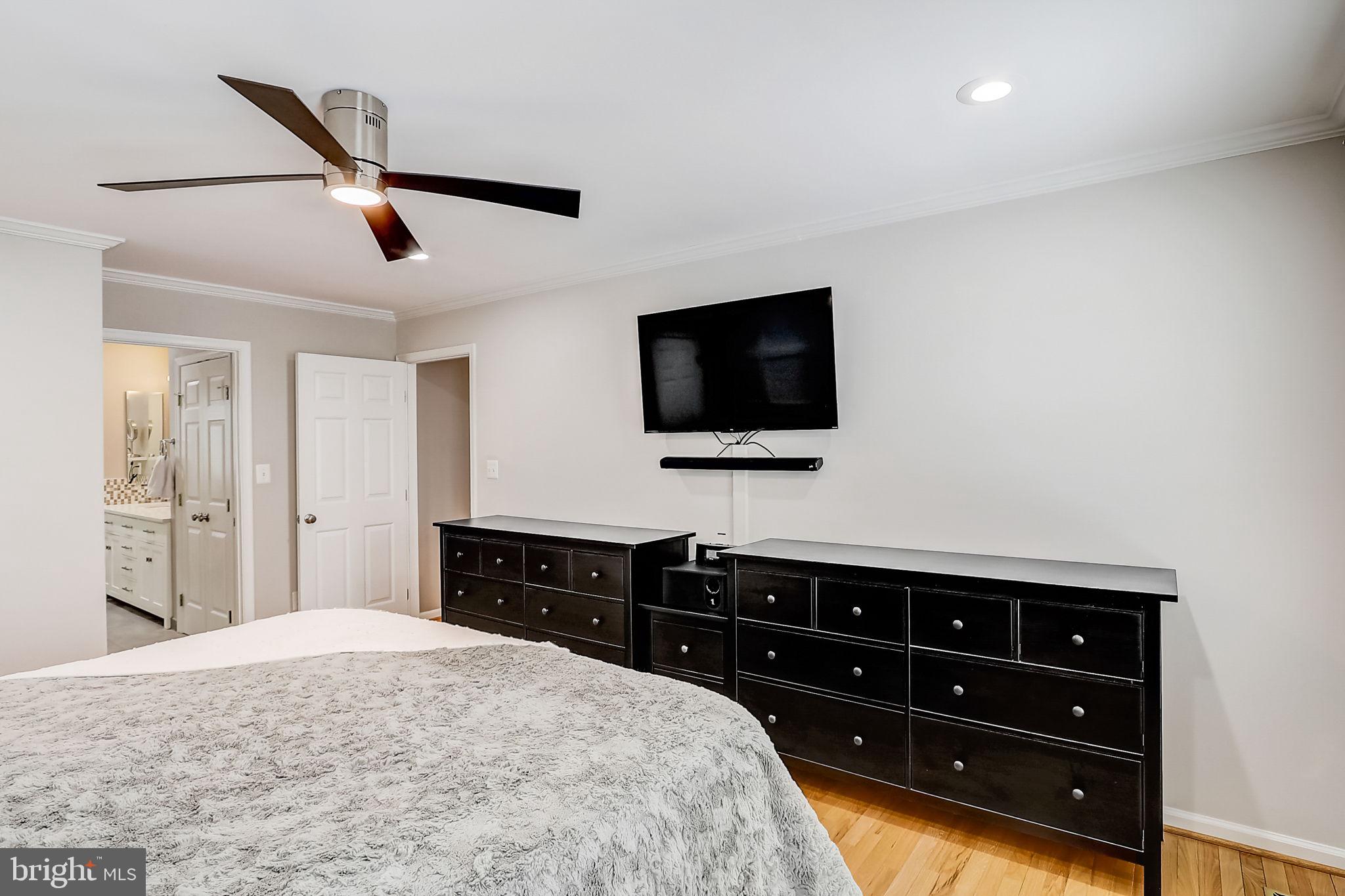 ASHBURN VILLAGE - Residential