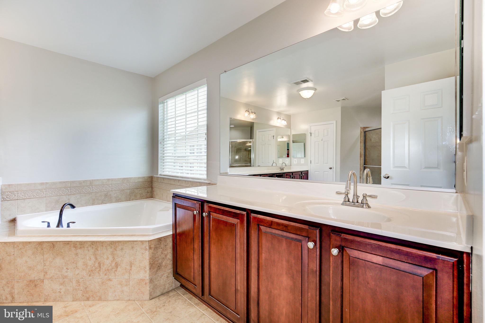 THE PARKE AT MOUNT WASHINGTON - Residential Lease