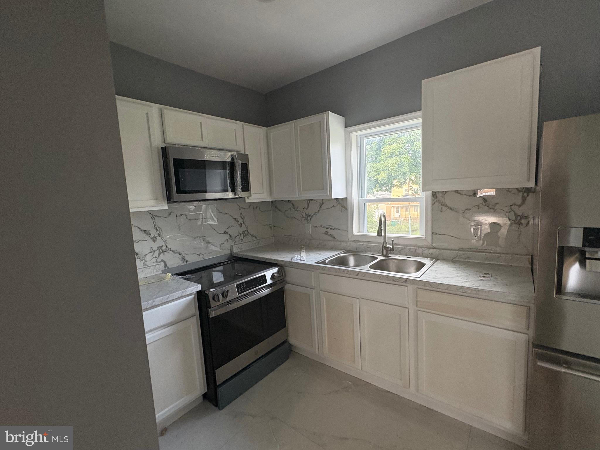 21 S LOCUST STREET