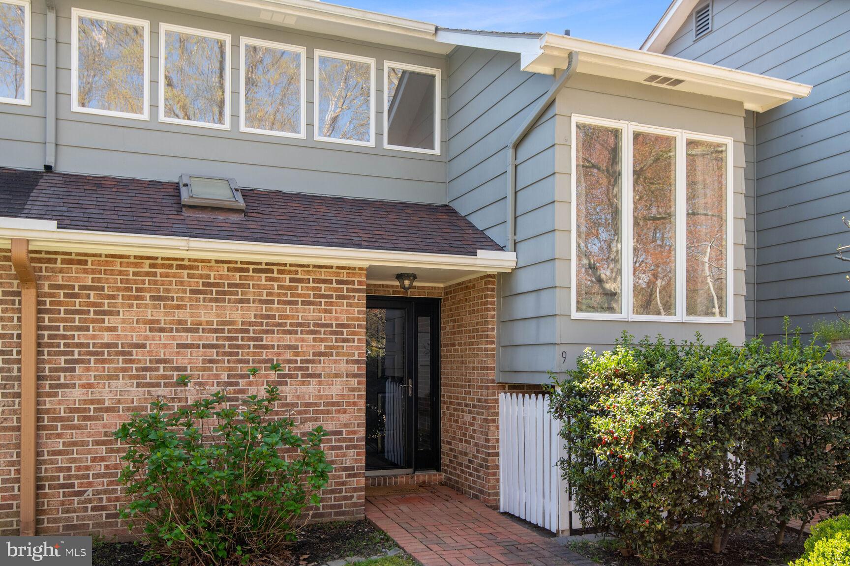 SWAN ROAD VILLAS - Residential