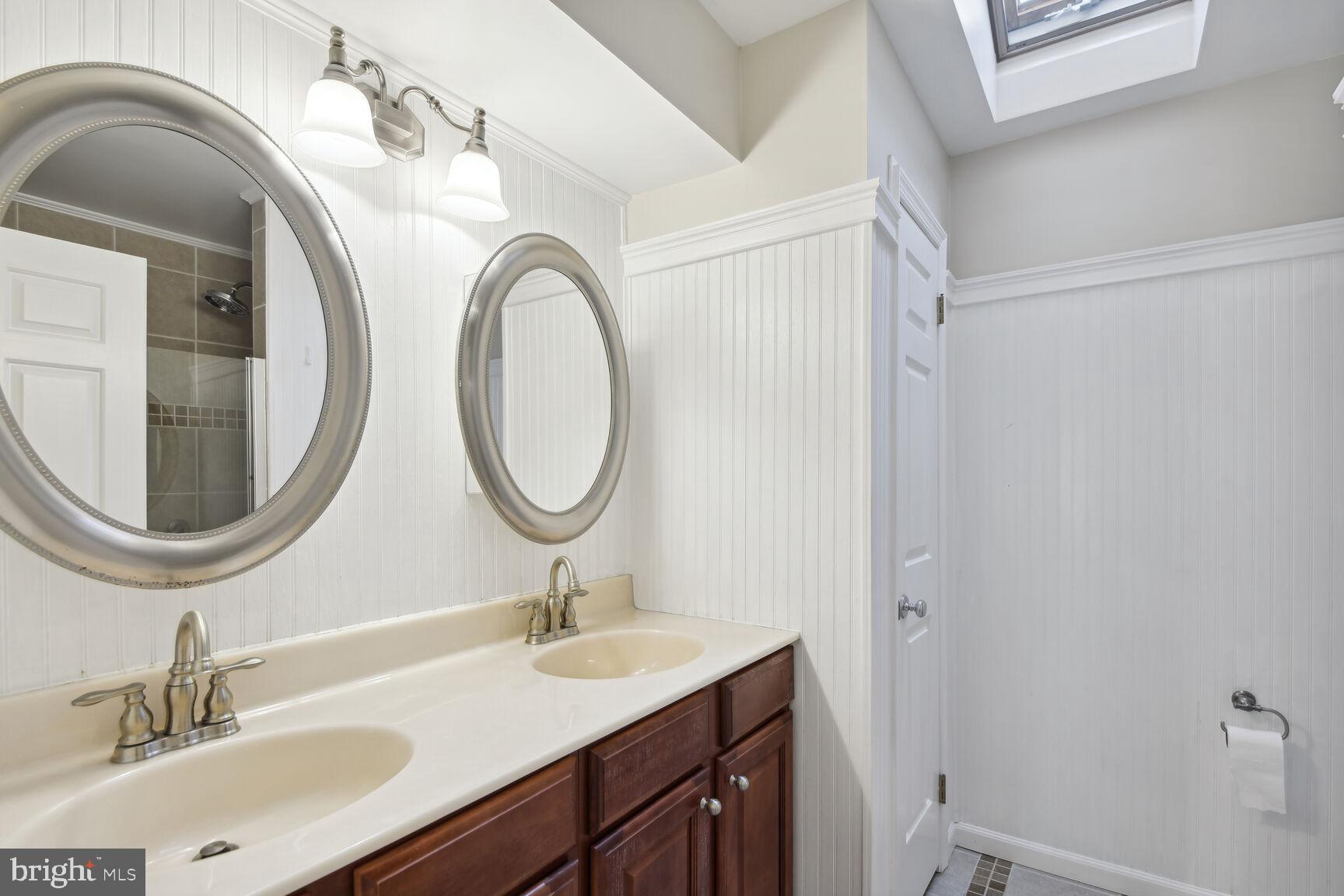 SWAN ROAD VILLAS - Residential