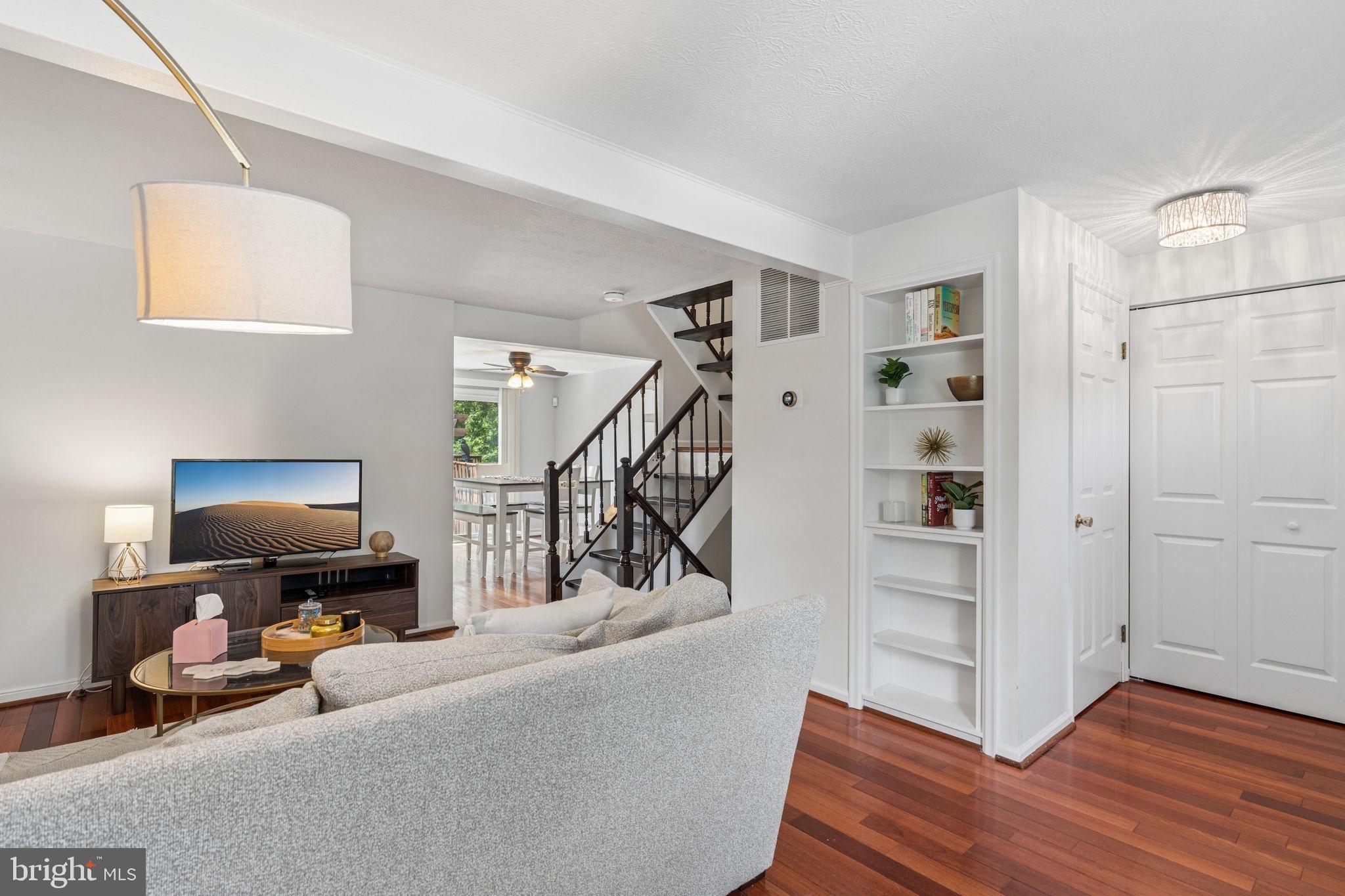 9286 PIRATES COVE