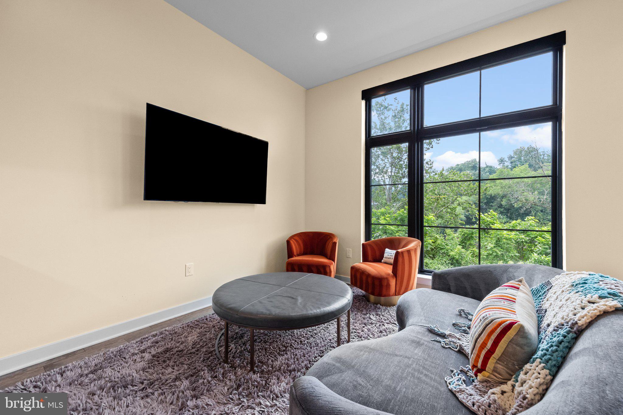 THE LOCKS - Residential Lease