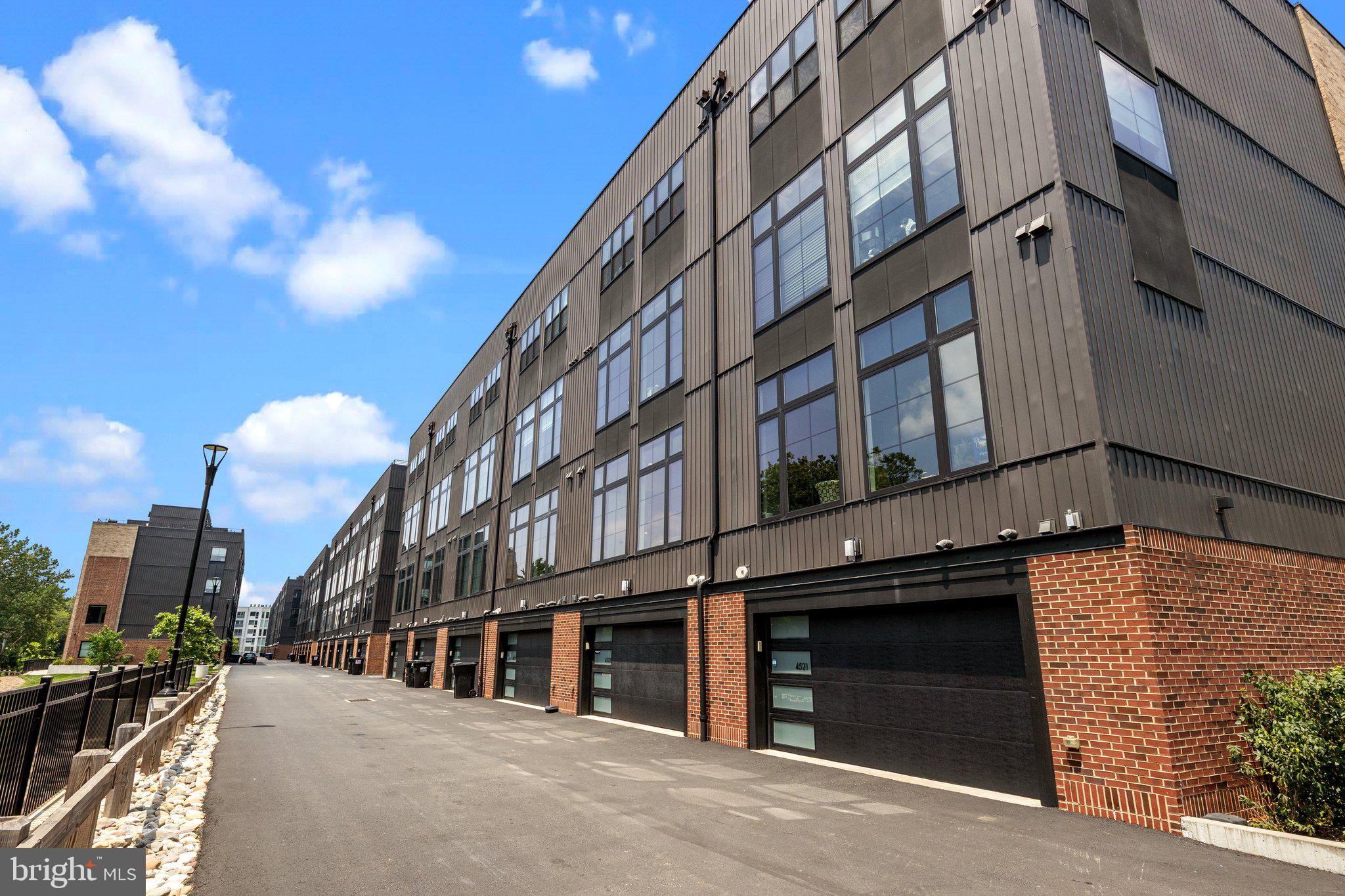 THE LOCKS - Residential Lease