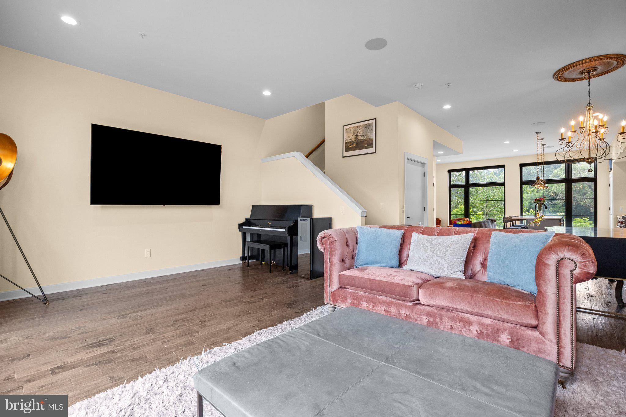 THE LOCKS - Residential Lease