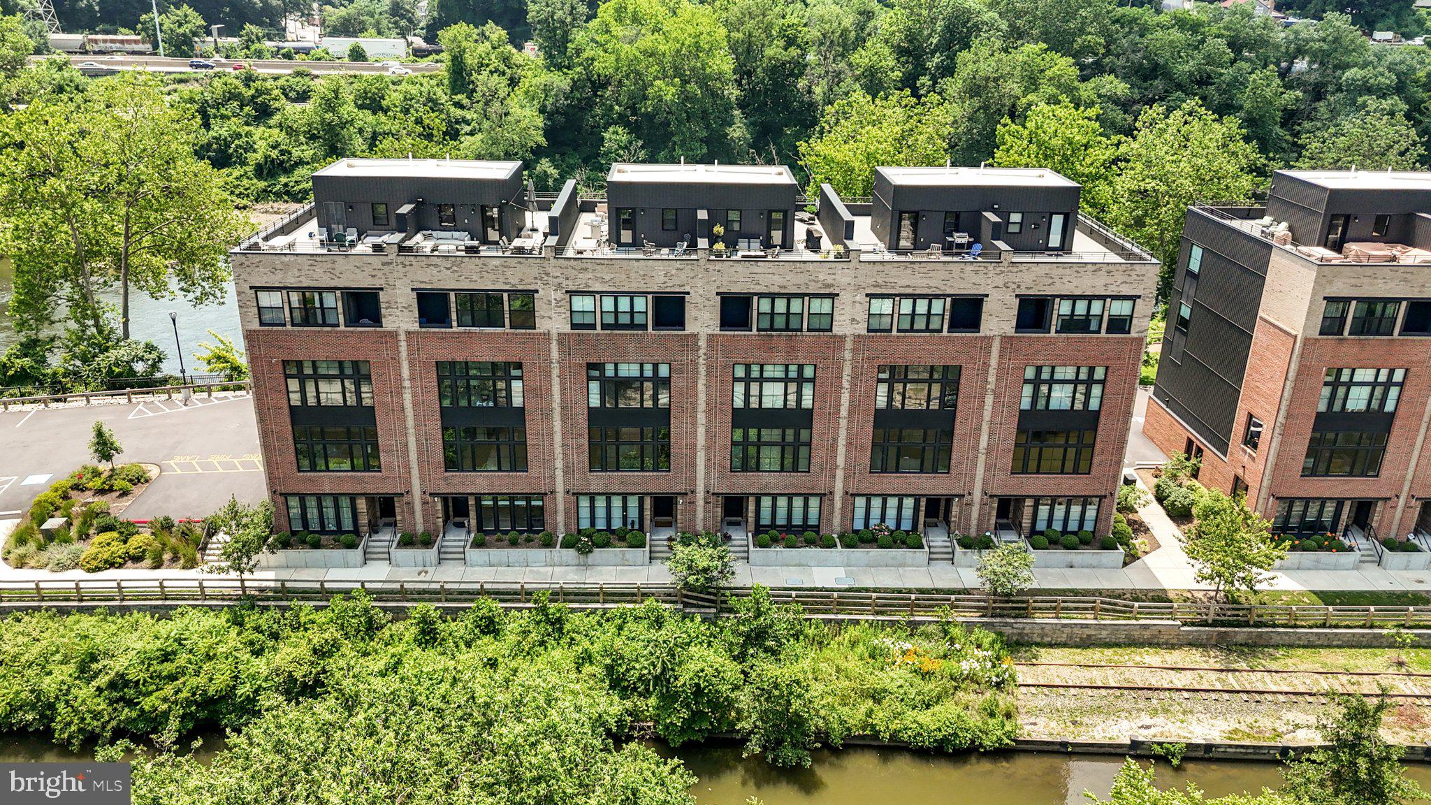 THE LOCKS - Residential Lease