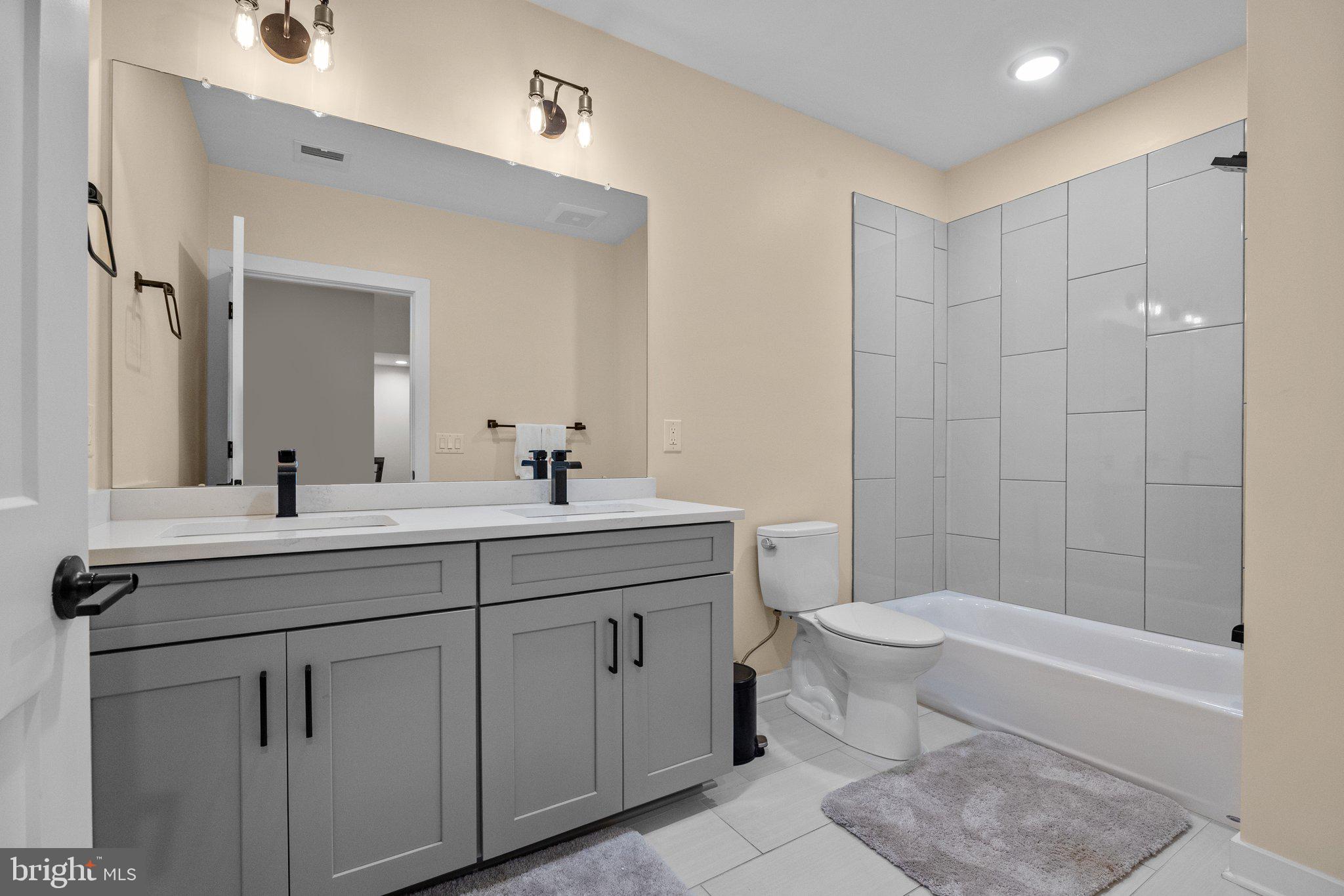 THE LOCKS - Residential Lease