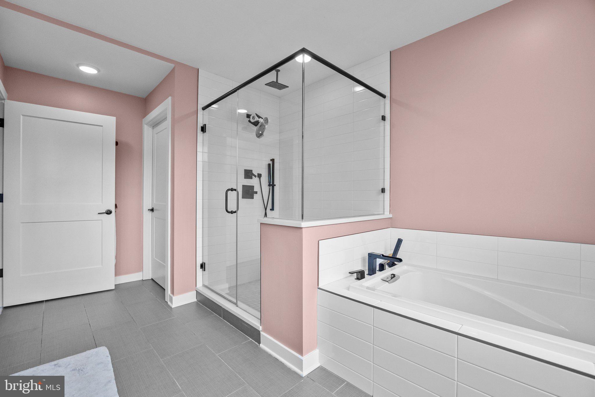 THE LOCKS - Residential Lease