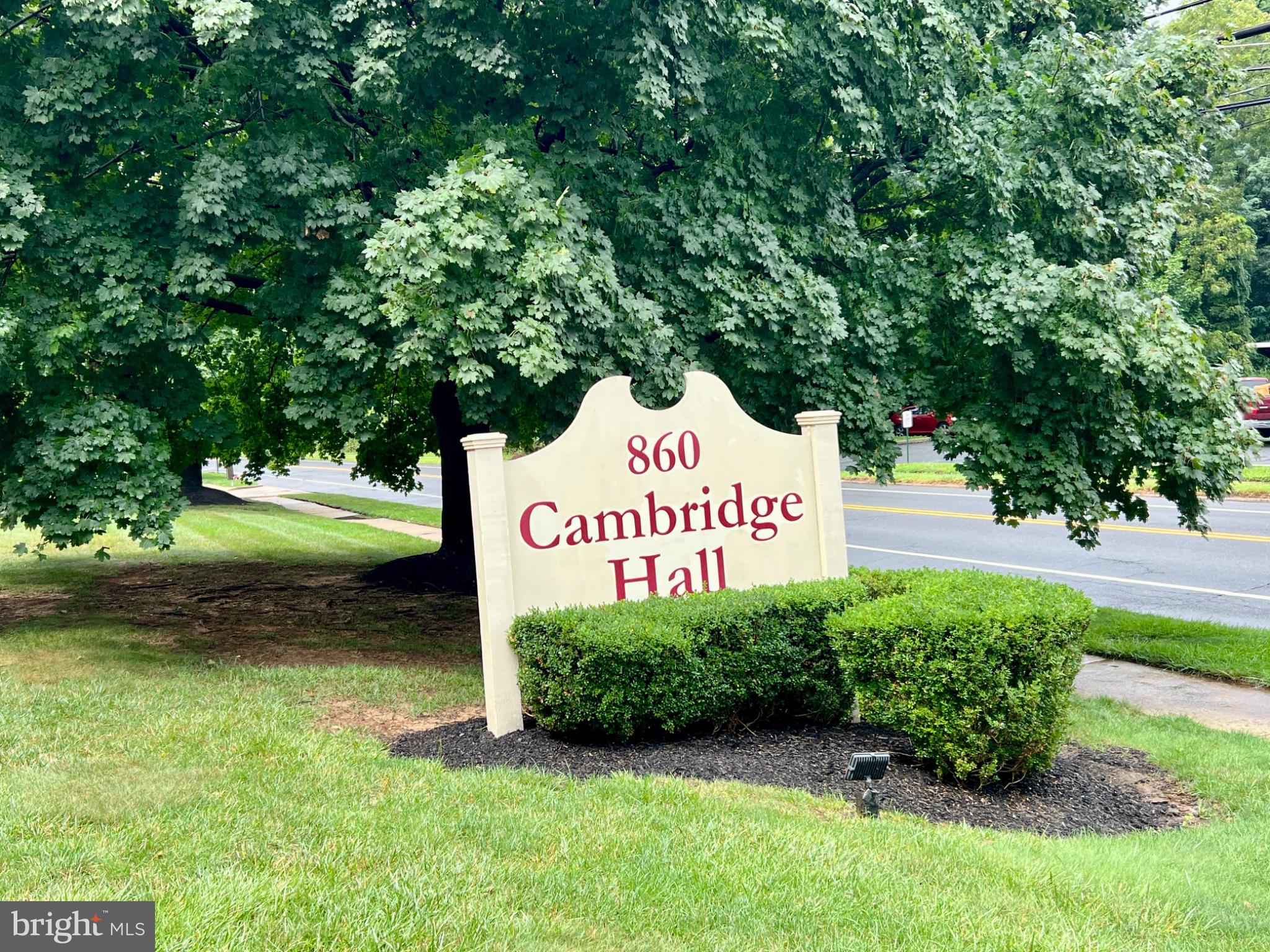 860 LOWER FERRY ROAD 1-L