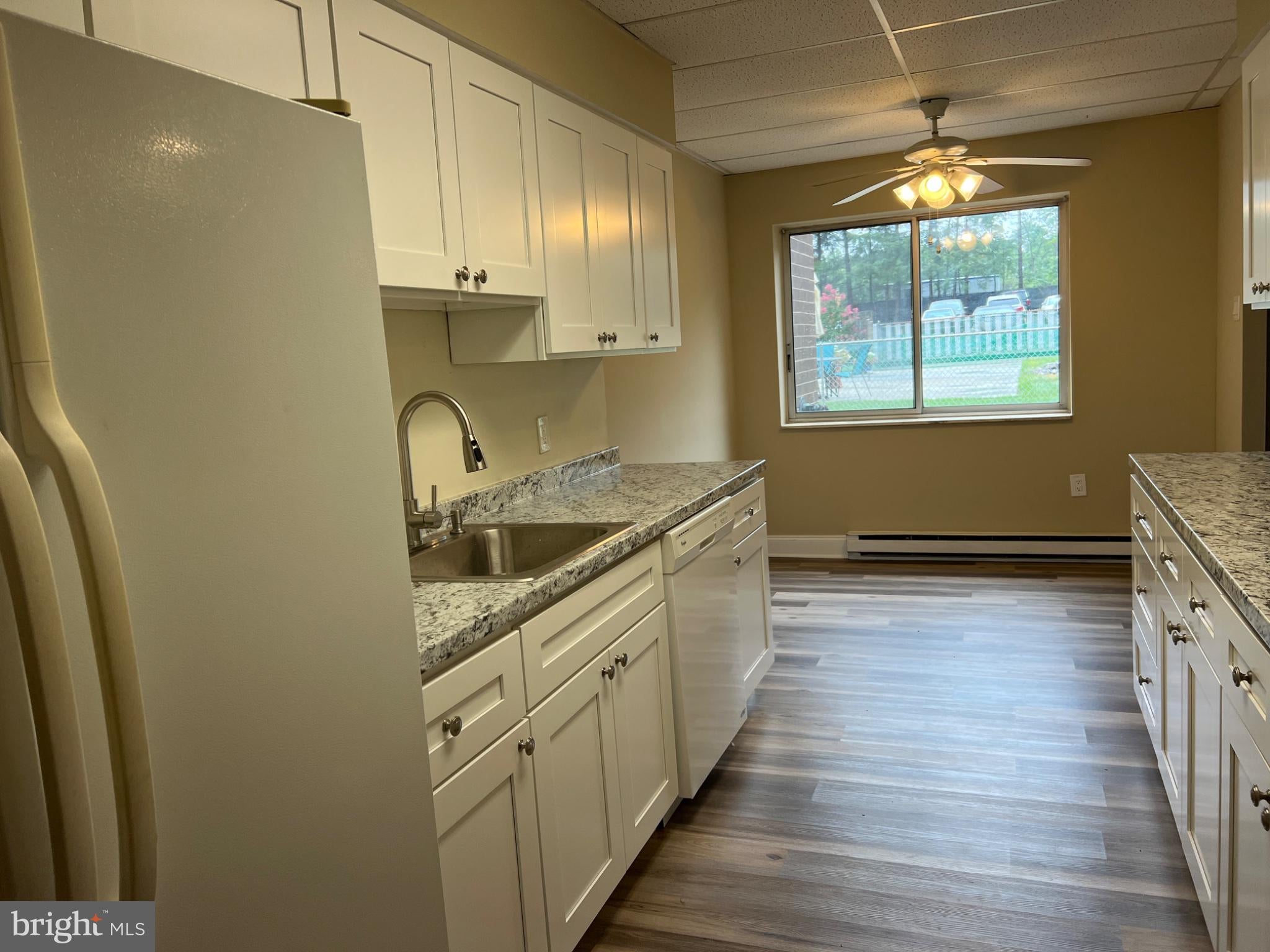 860 LOWER FERRY ROAD 1-L