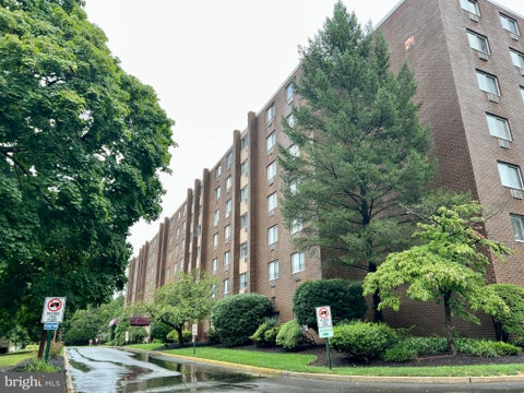 Photo for 860 LOWER FERRY ROAD 1-L