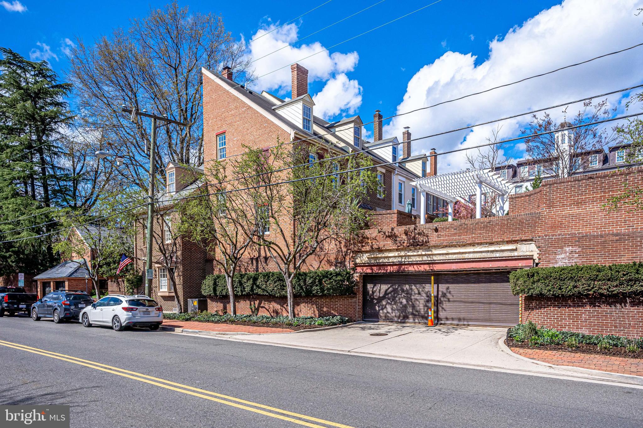 SHAD ROW - Residential