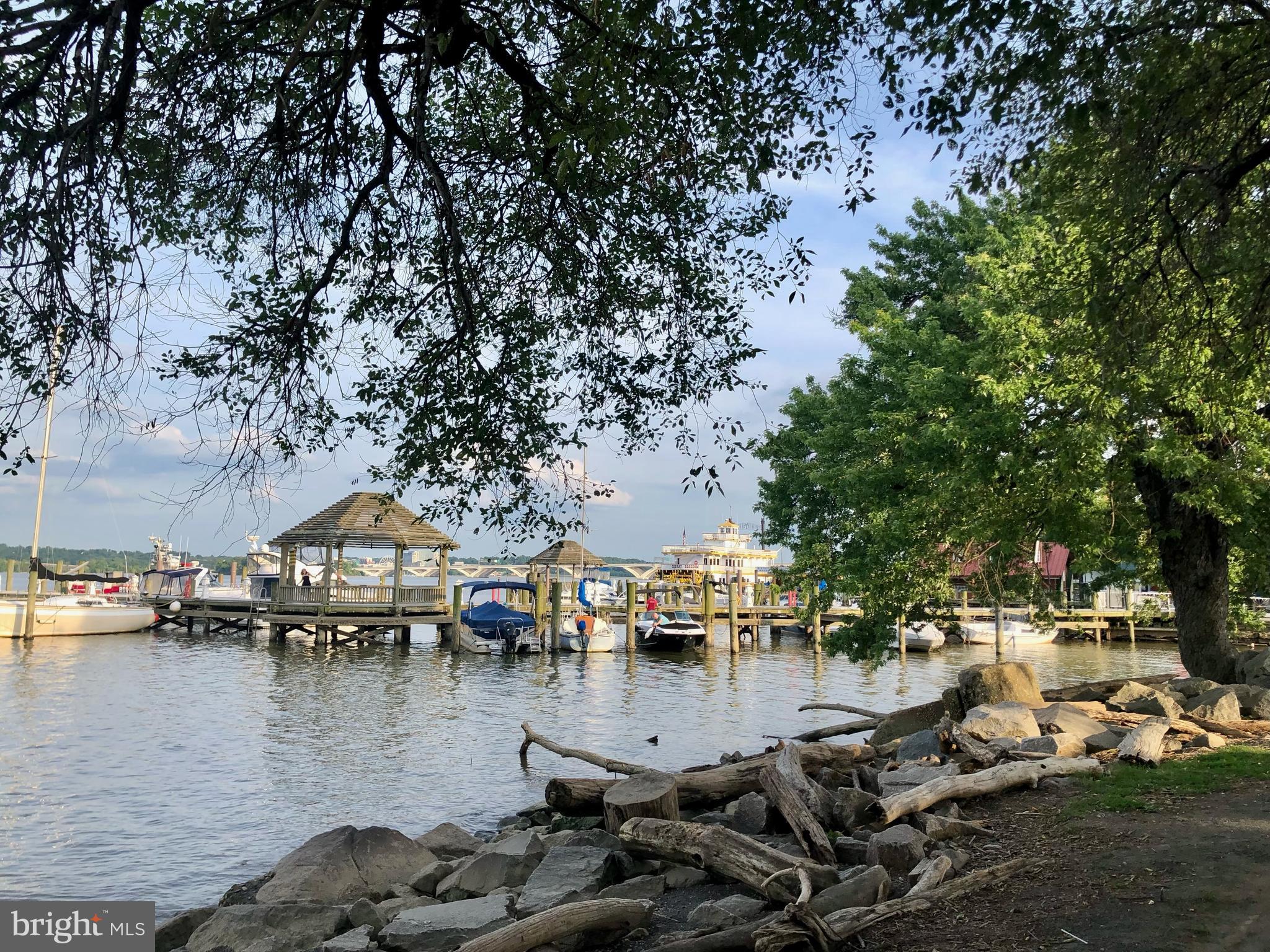 SHAD ROW - Residential