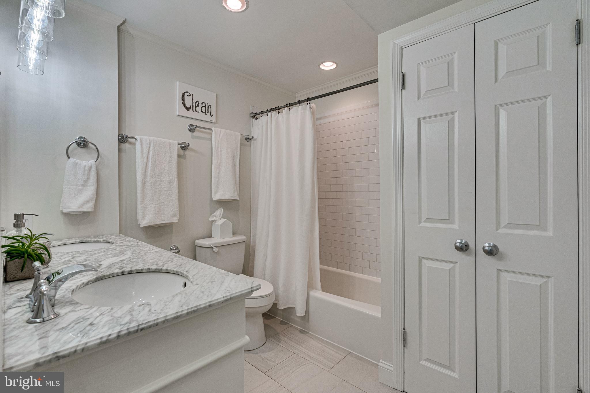 SHAD ROW - Residential