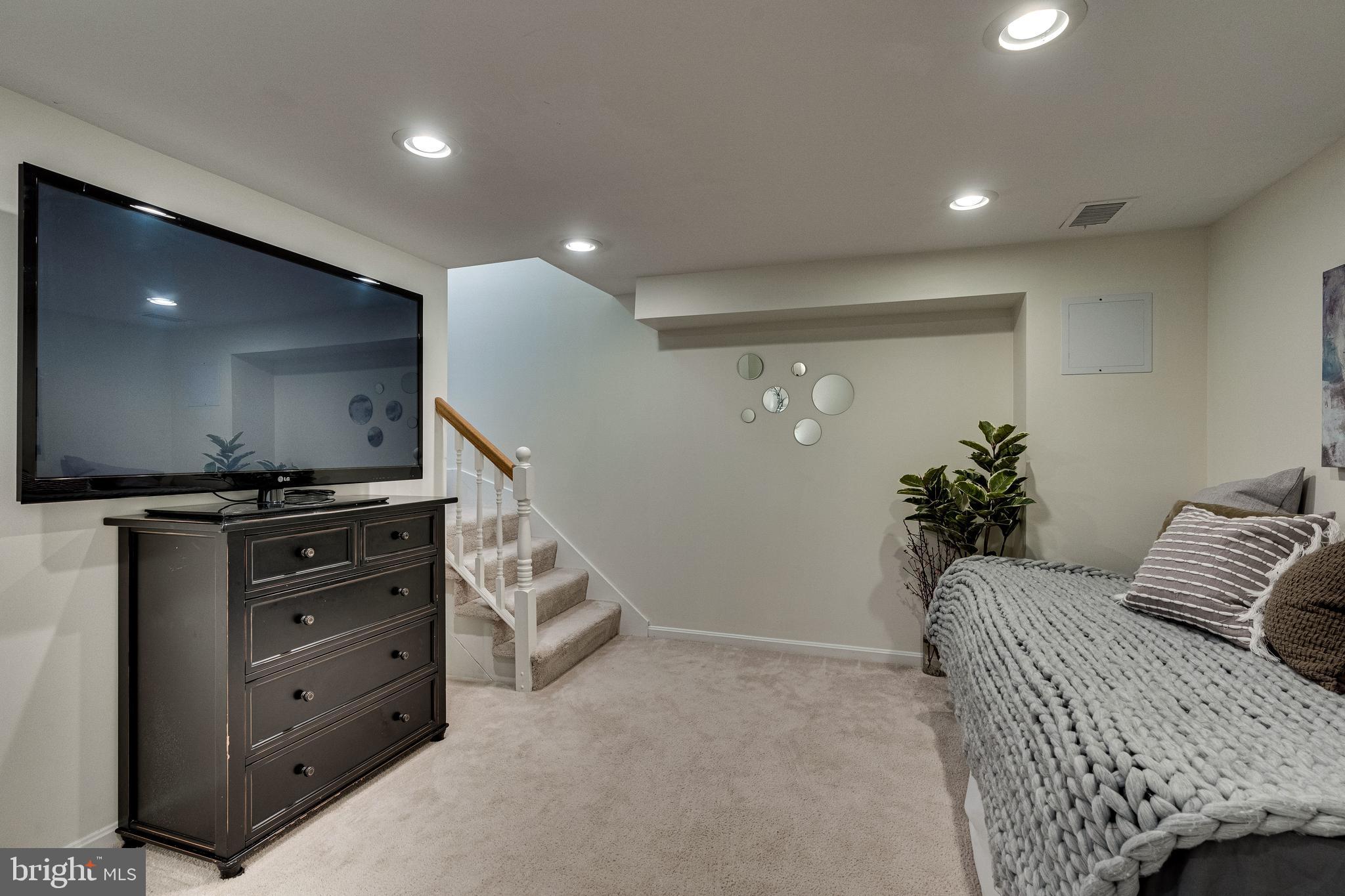 SHAD ROW - Residential