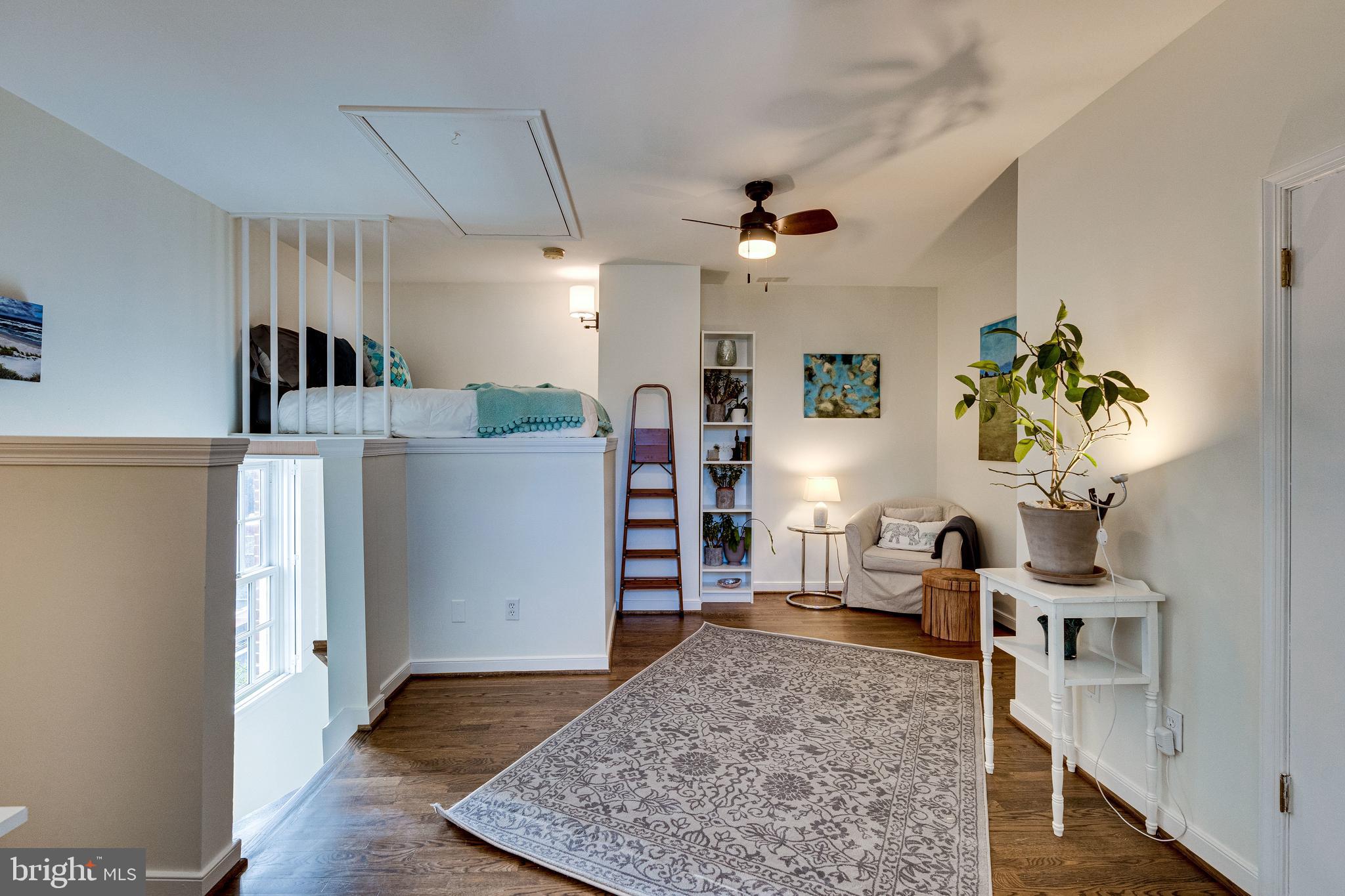 SHAD ROW - Residential