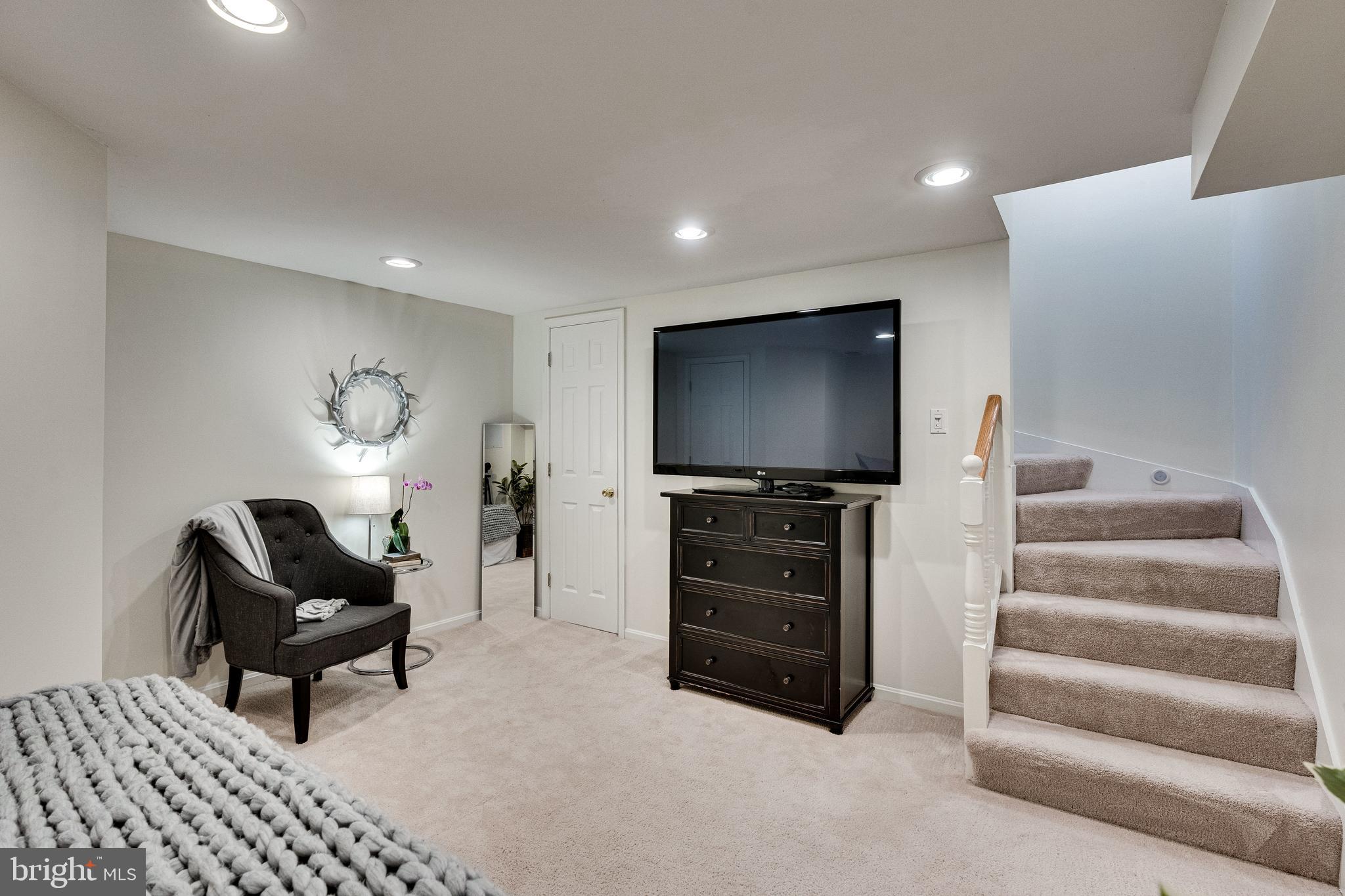 SHAD ROW - Residential