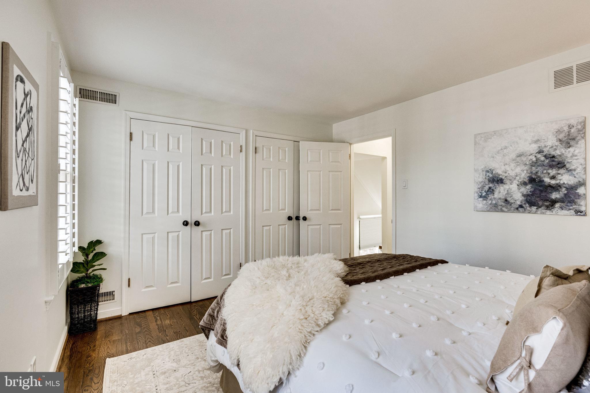 SHAD ROW - Residential