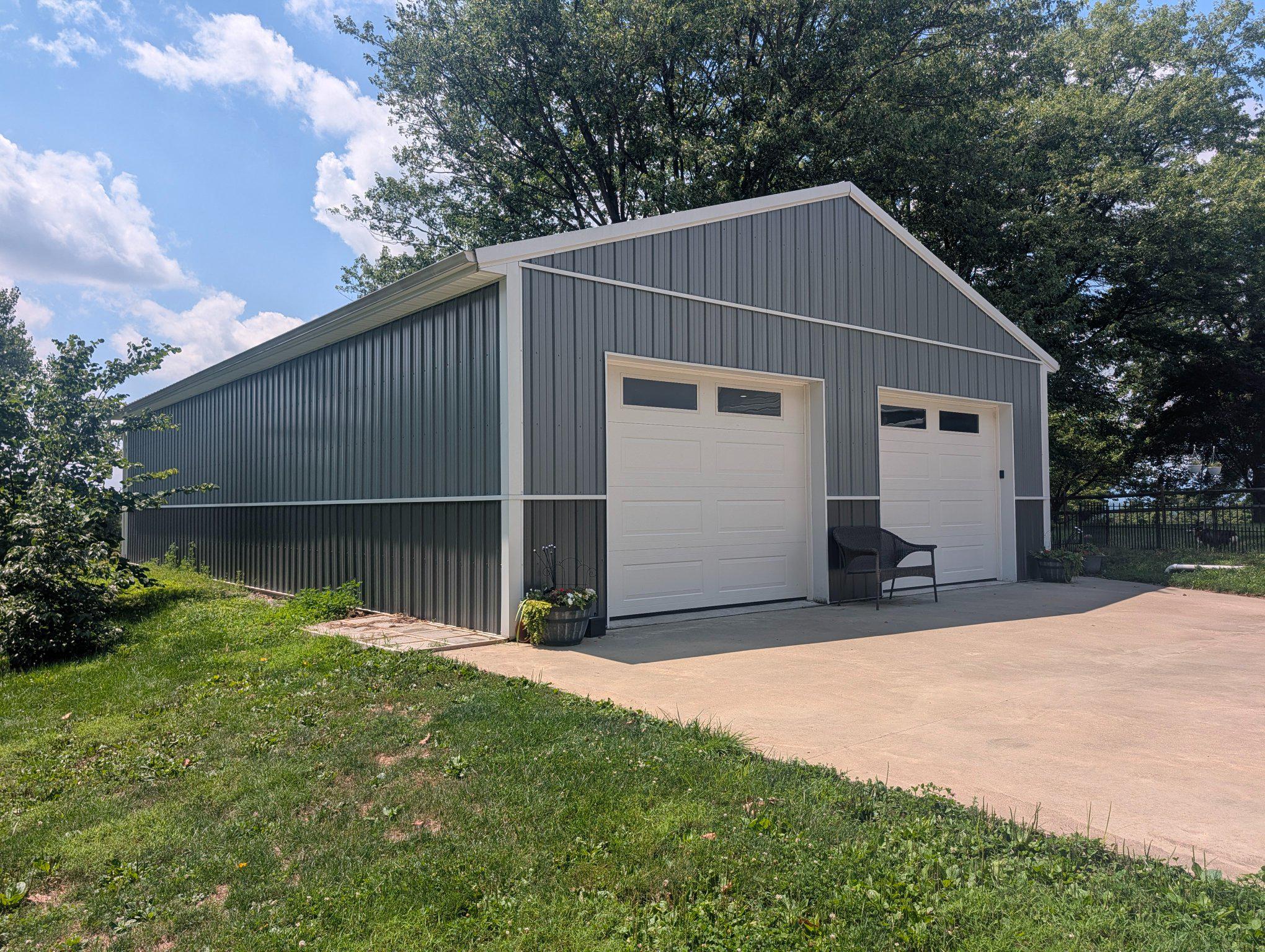 438 FOREST LANE