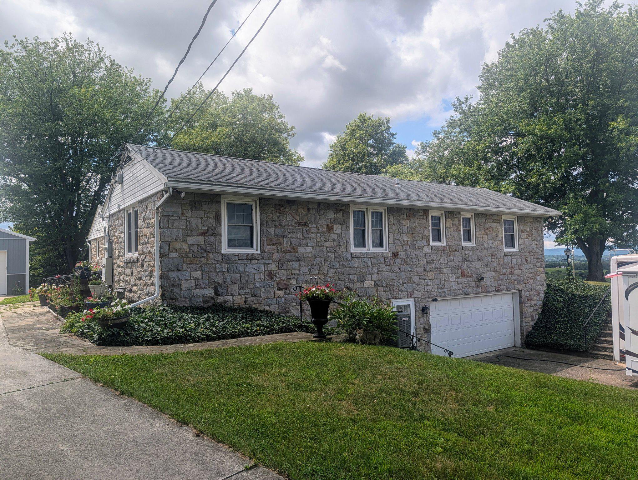 438 FOREST LANE