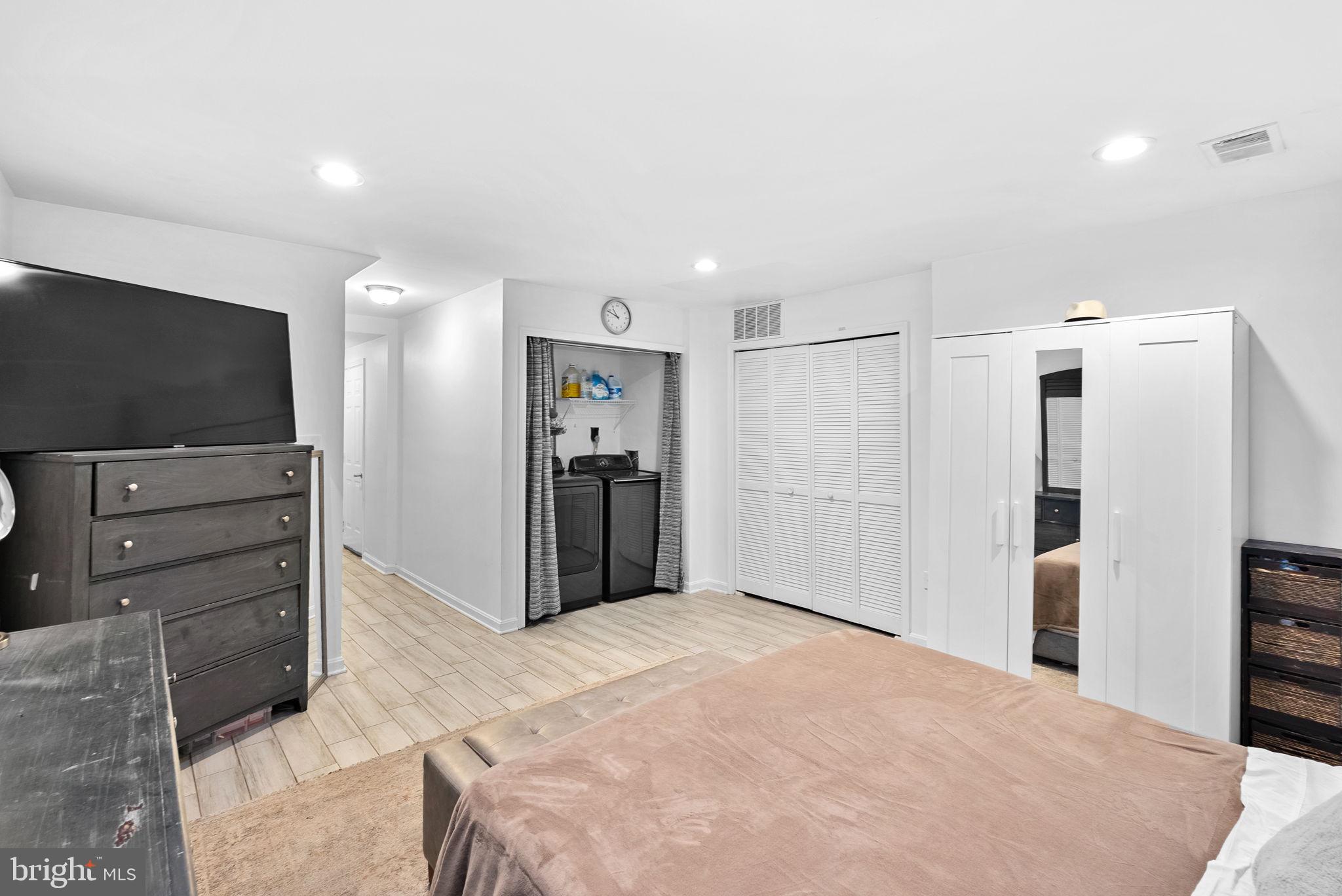 RIVER OAKS - Residential