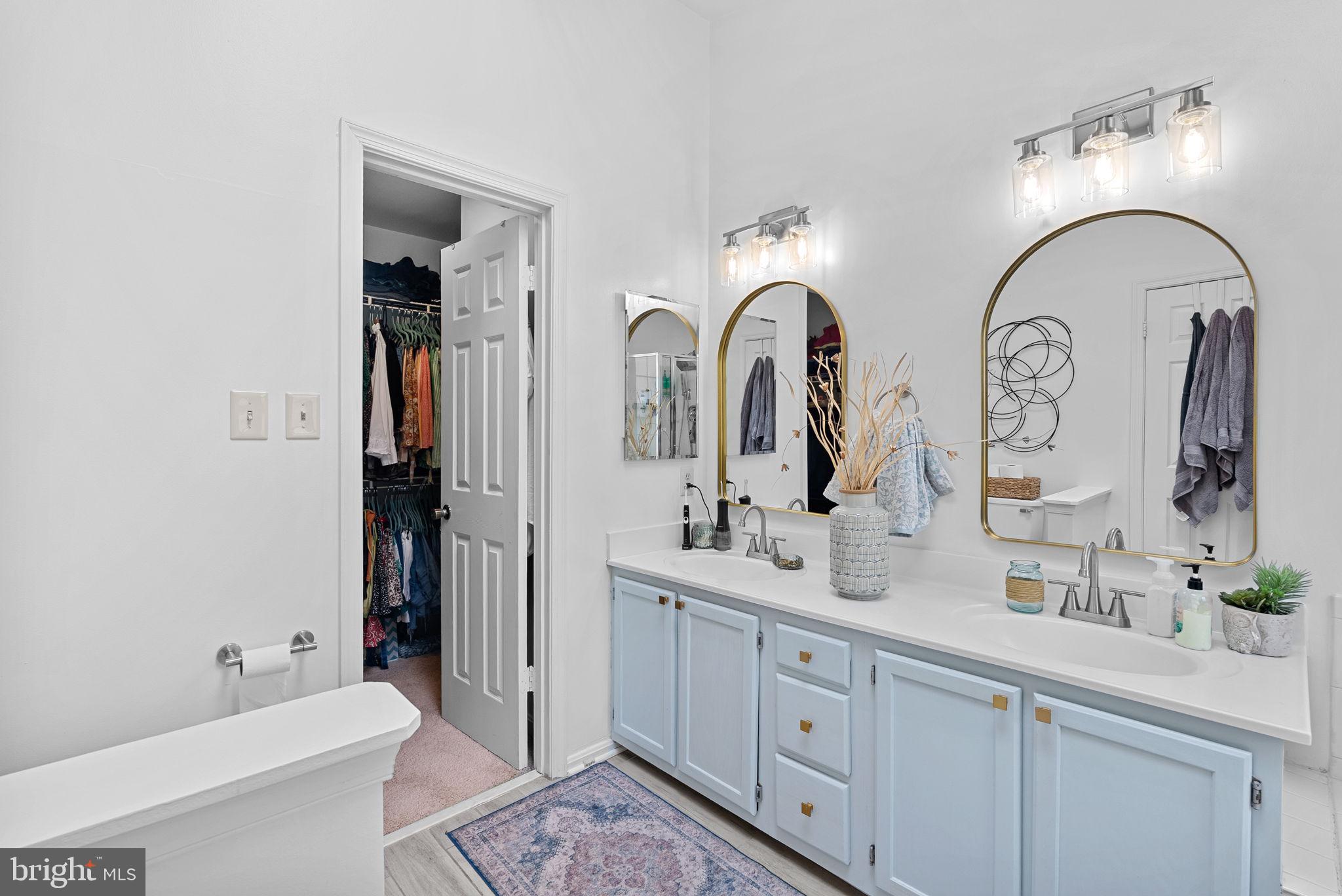 RIVER OAKS - Residential