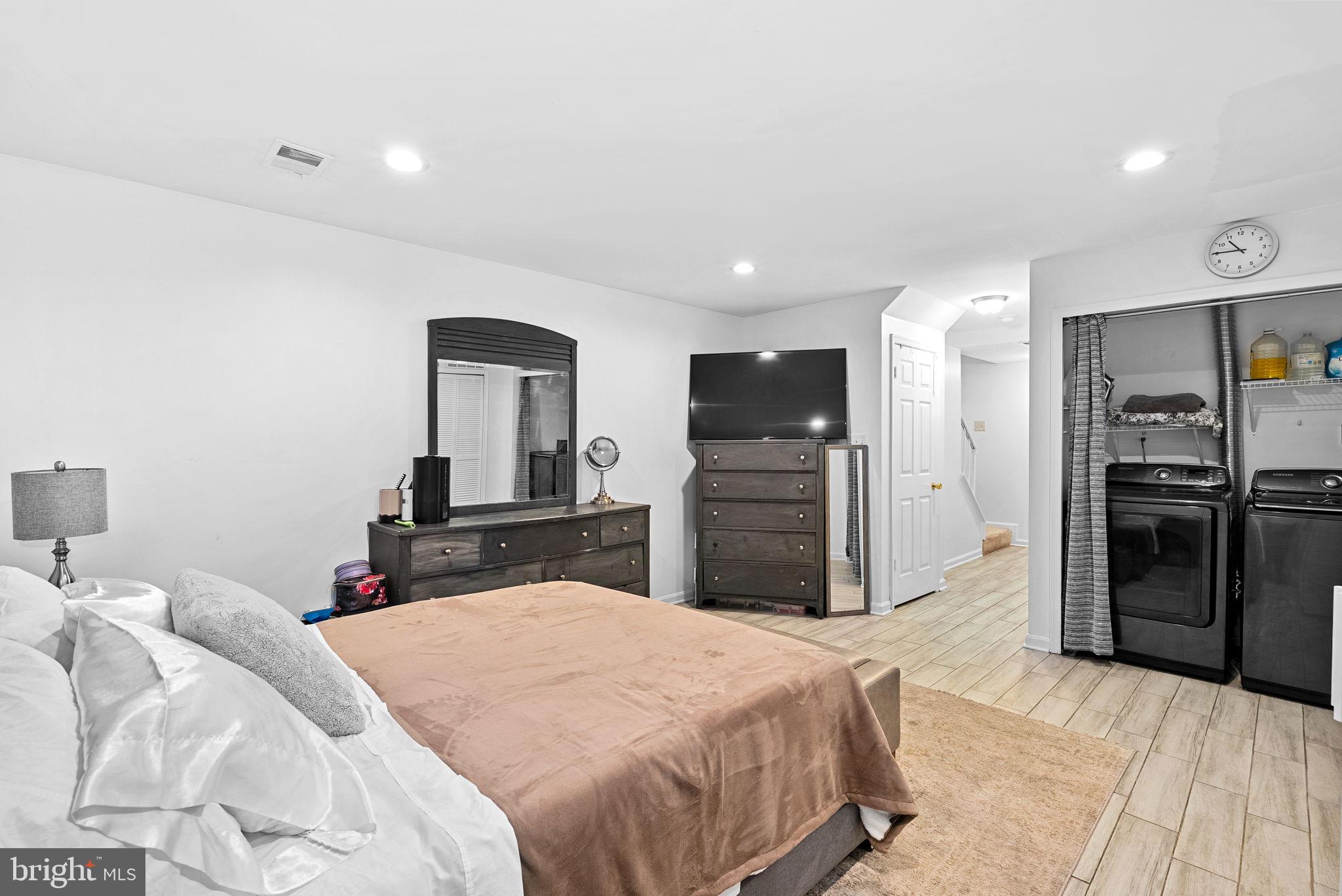 RIVER OAKS - Residential