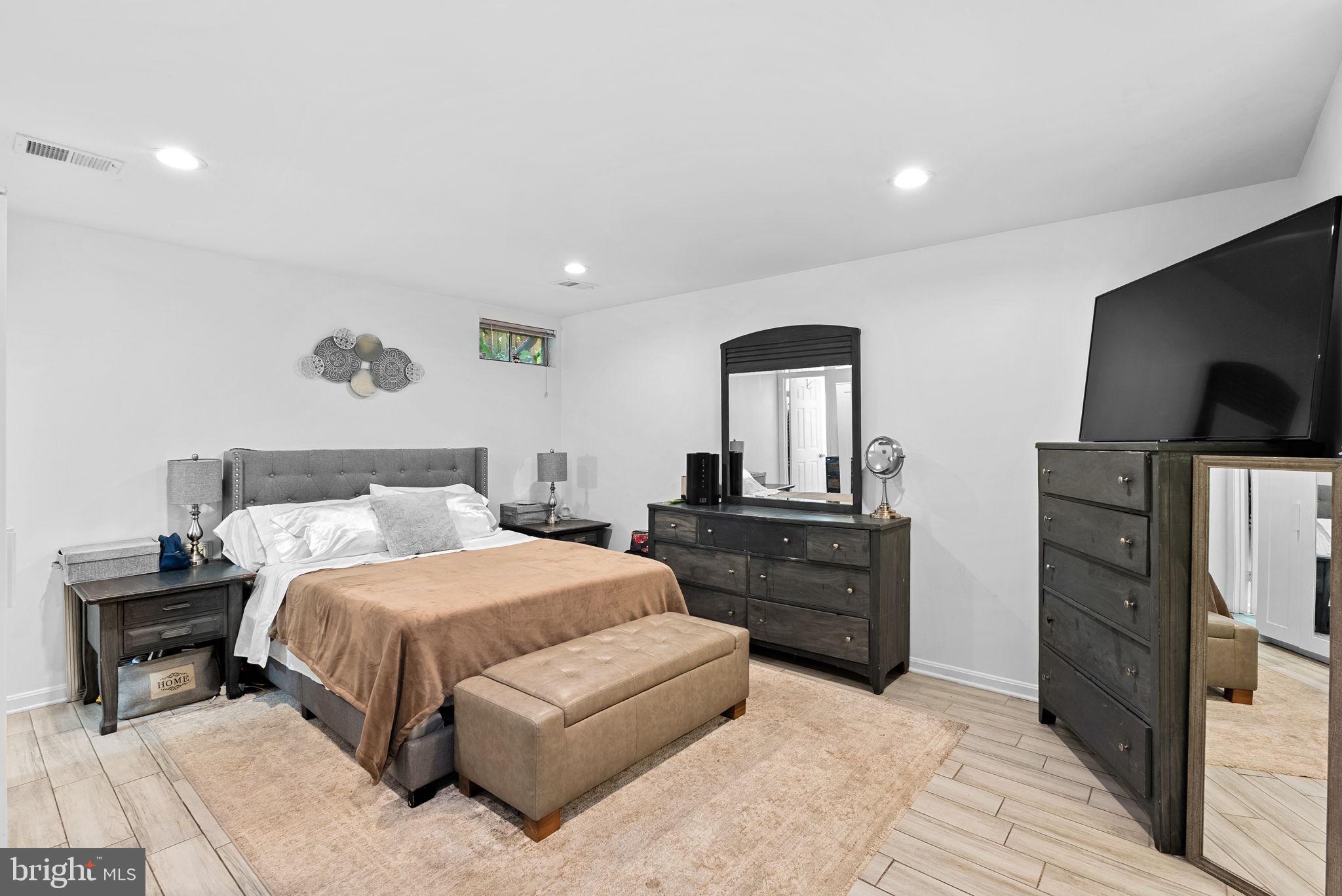 RIVER OAKS - Residential