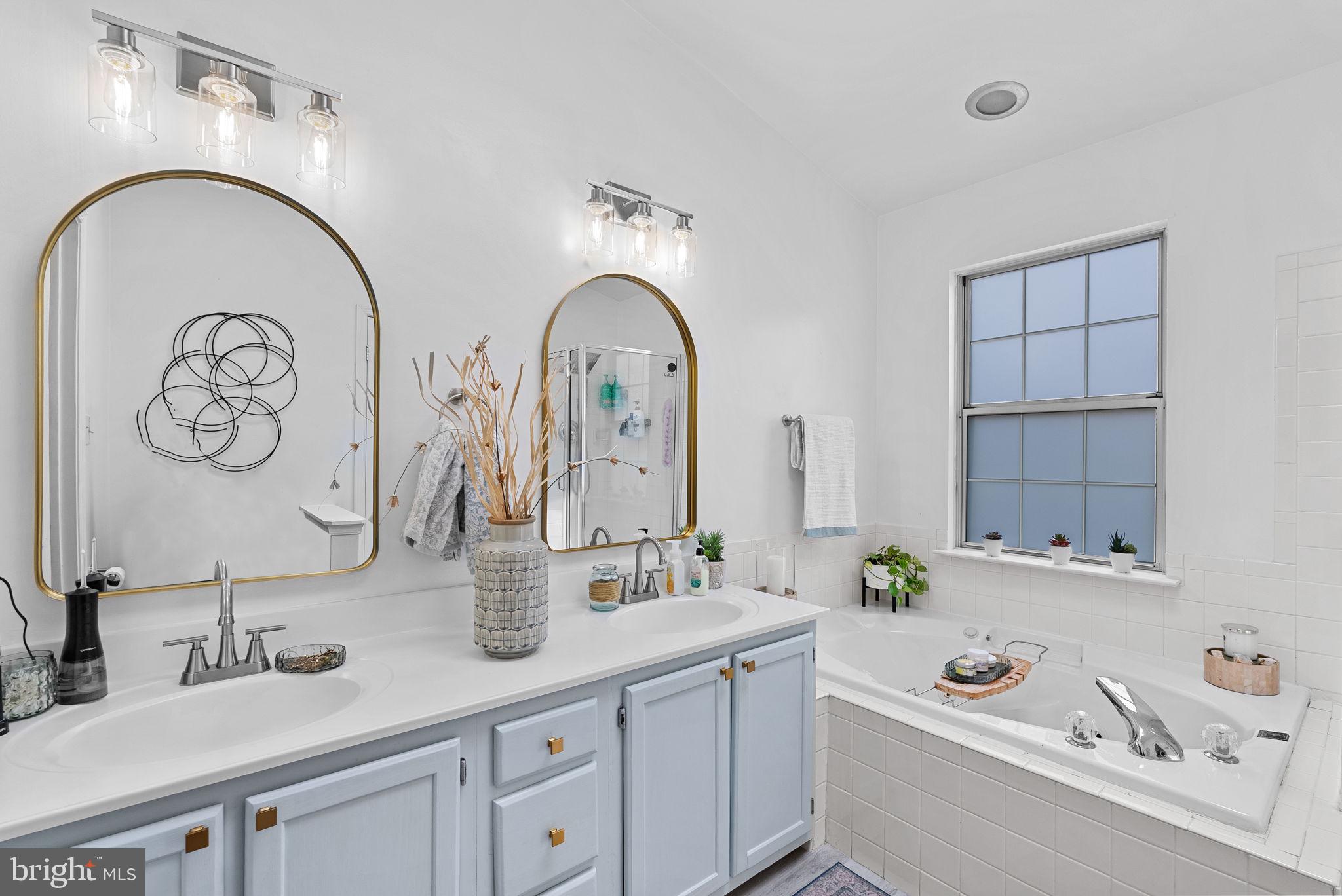 RIVER OAKS - Residential