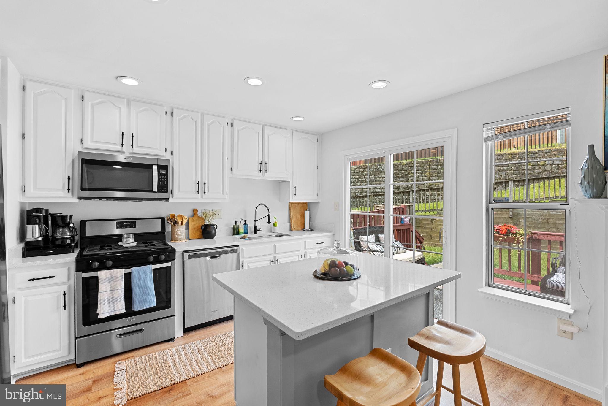 RIVER OAKS - Residential