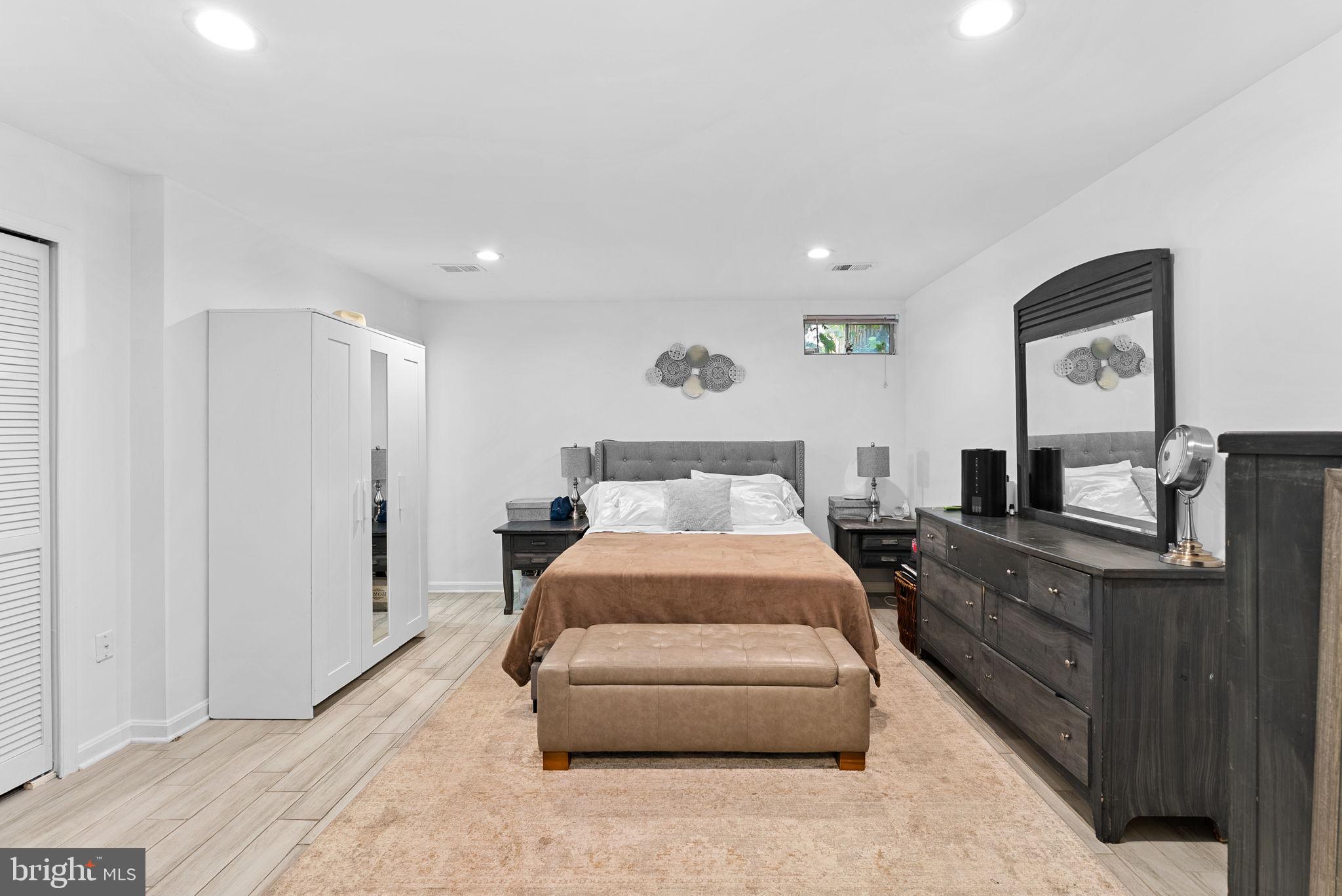 RIVER OAKS - Residential