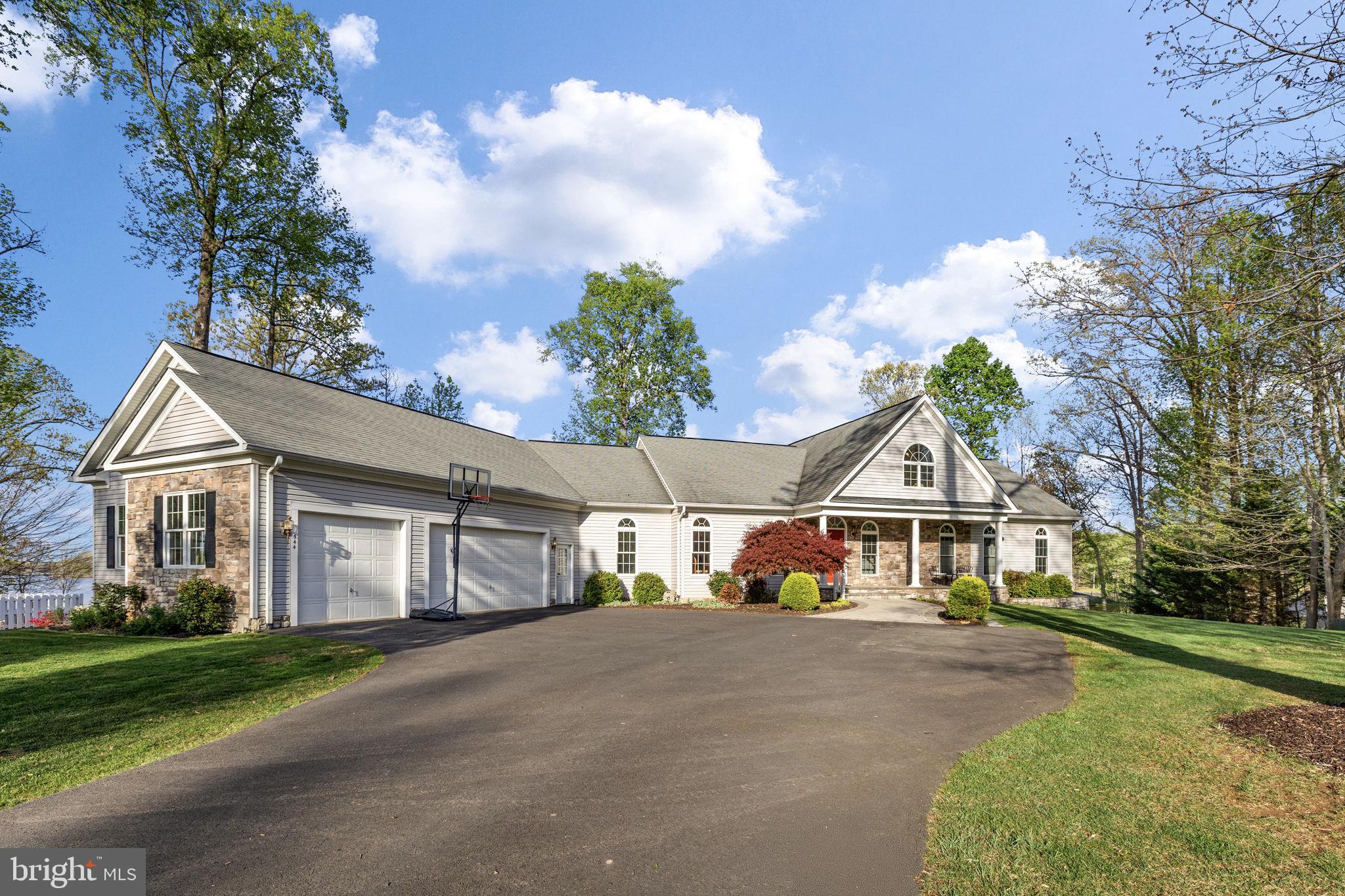 NOAH'S LANDING - Residential