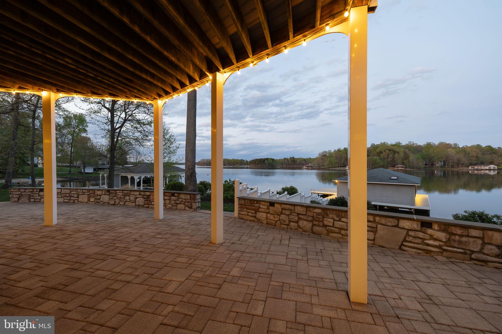 NOAH'S LANDING - Residential