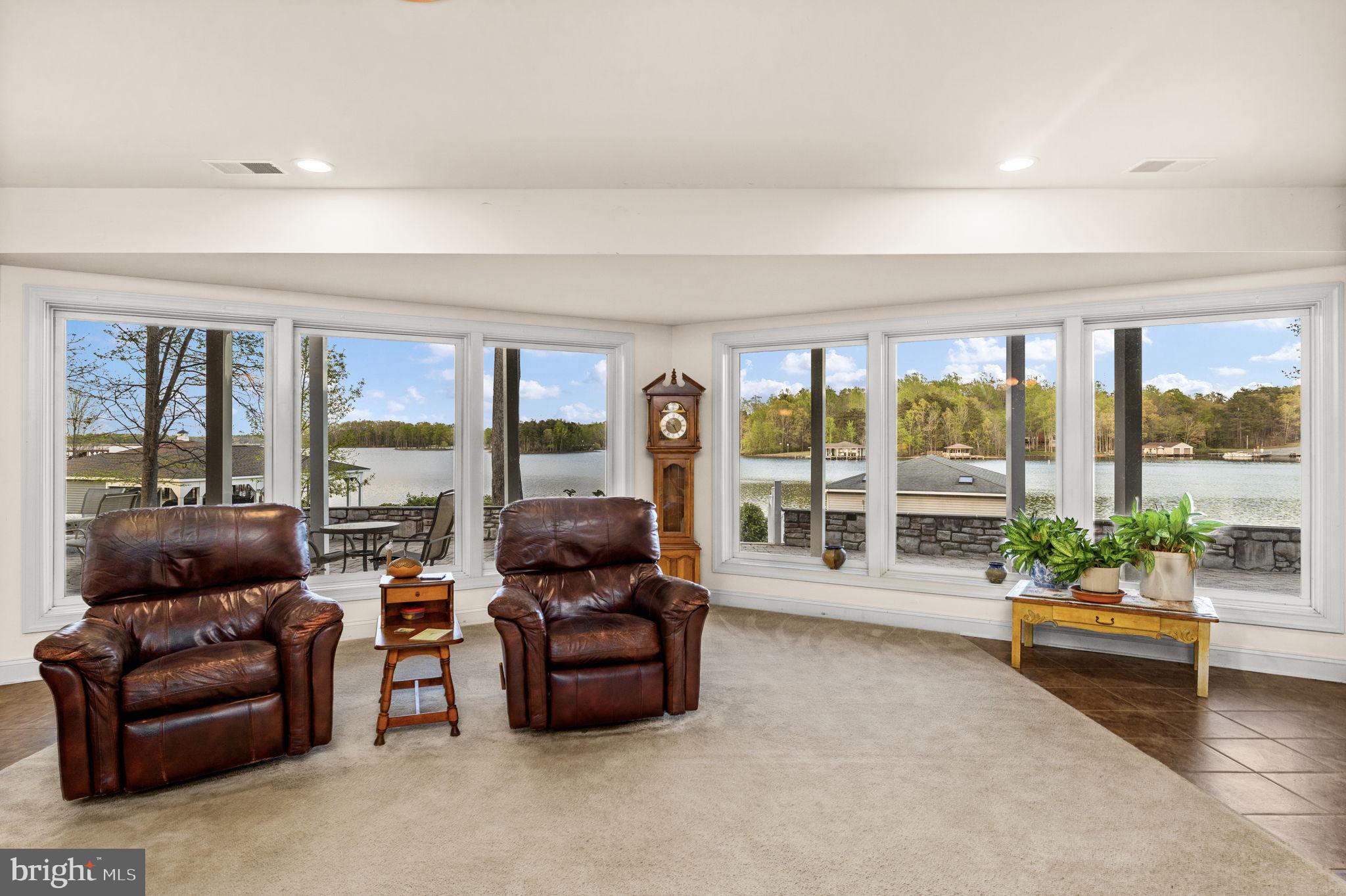 NOAH'S LANDING - Residential