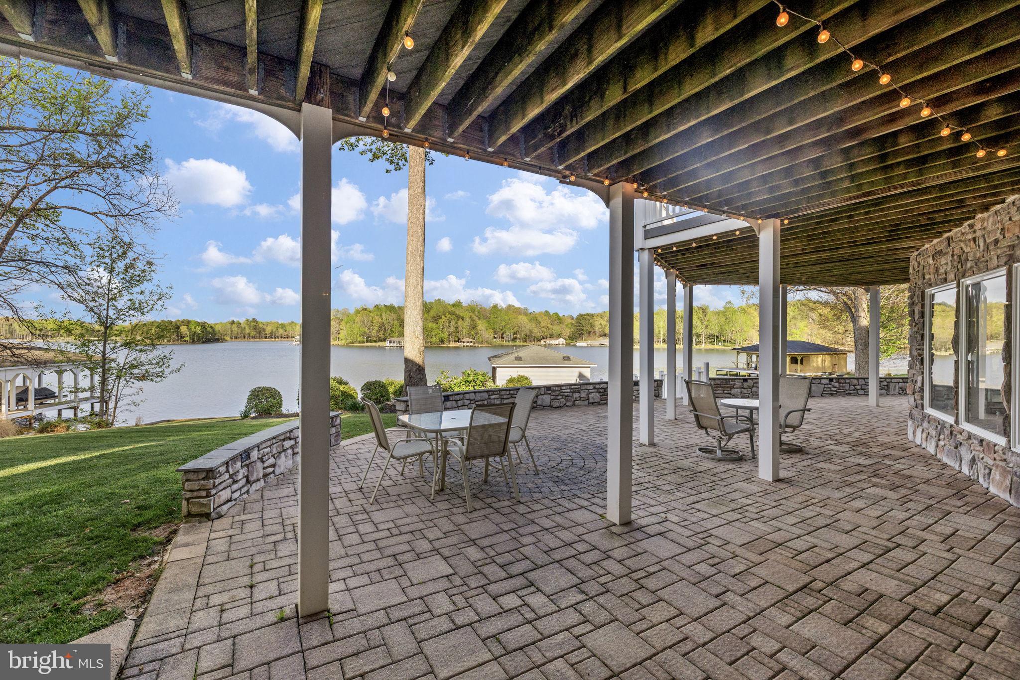 NOAH'S LANDING - Residential