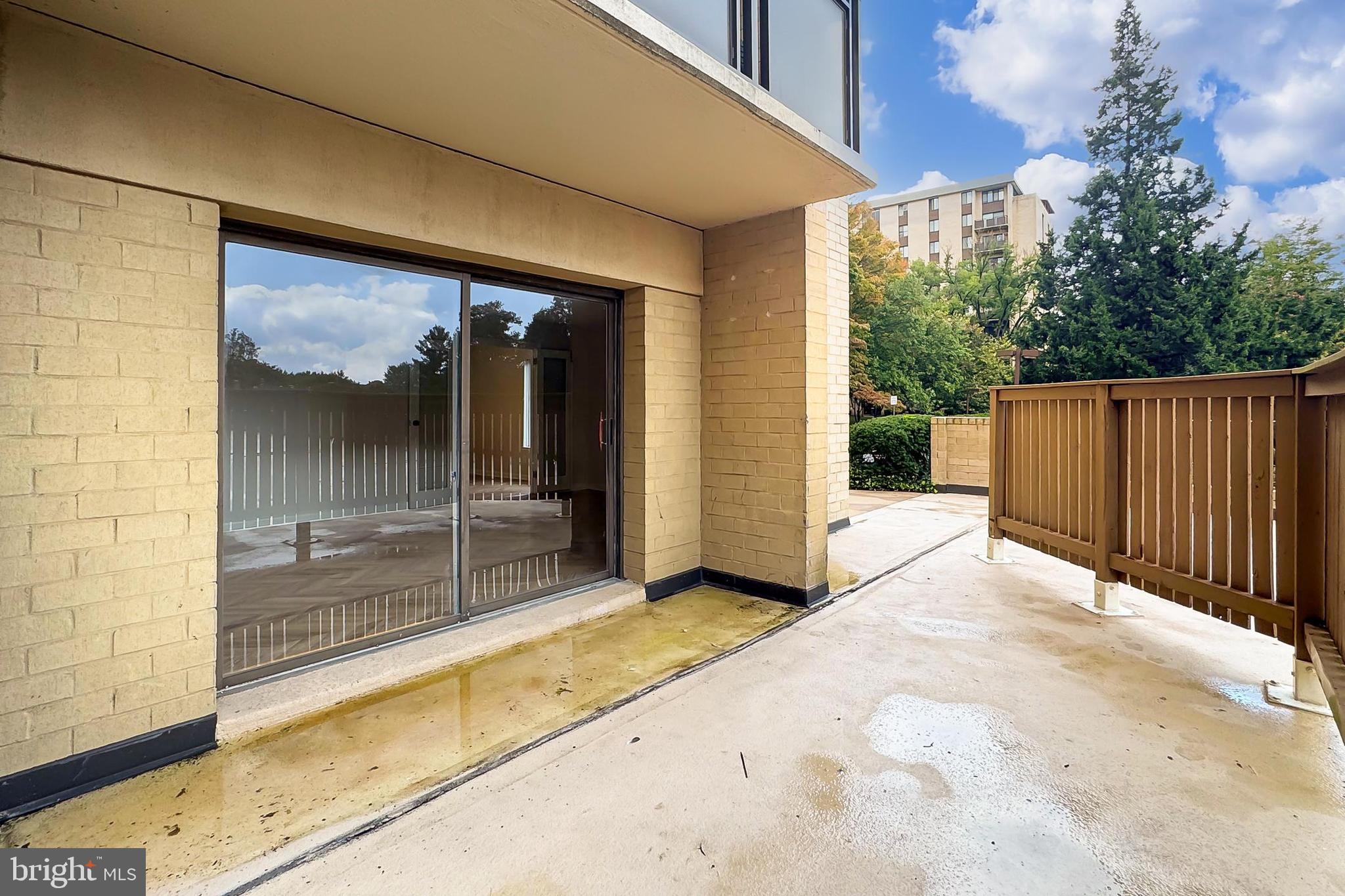 WOODLAKE TOWERS - Residential