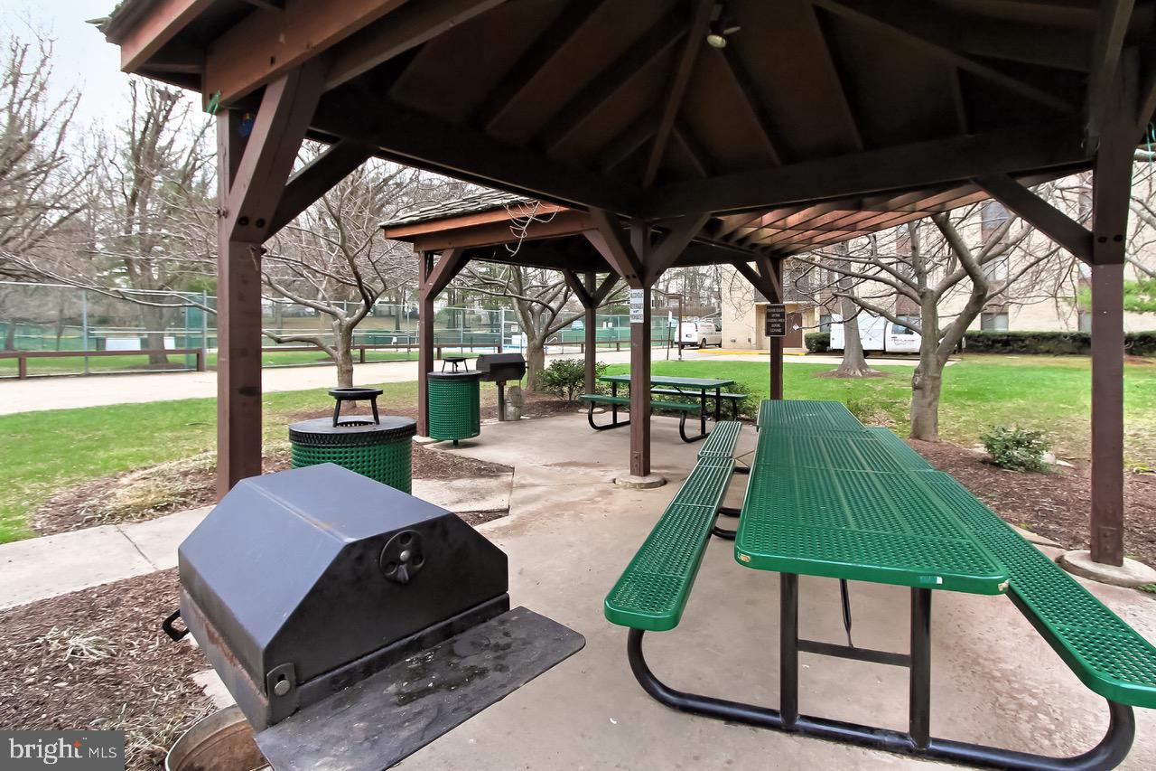 WOODLAKE TOWERS - Residential