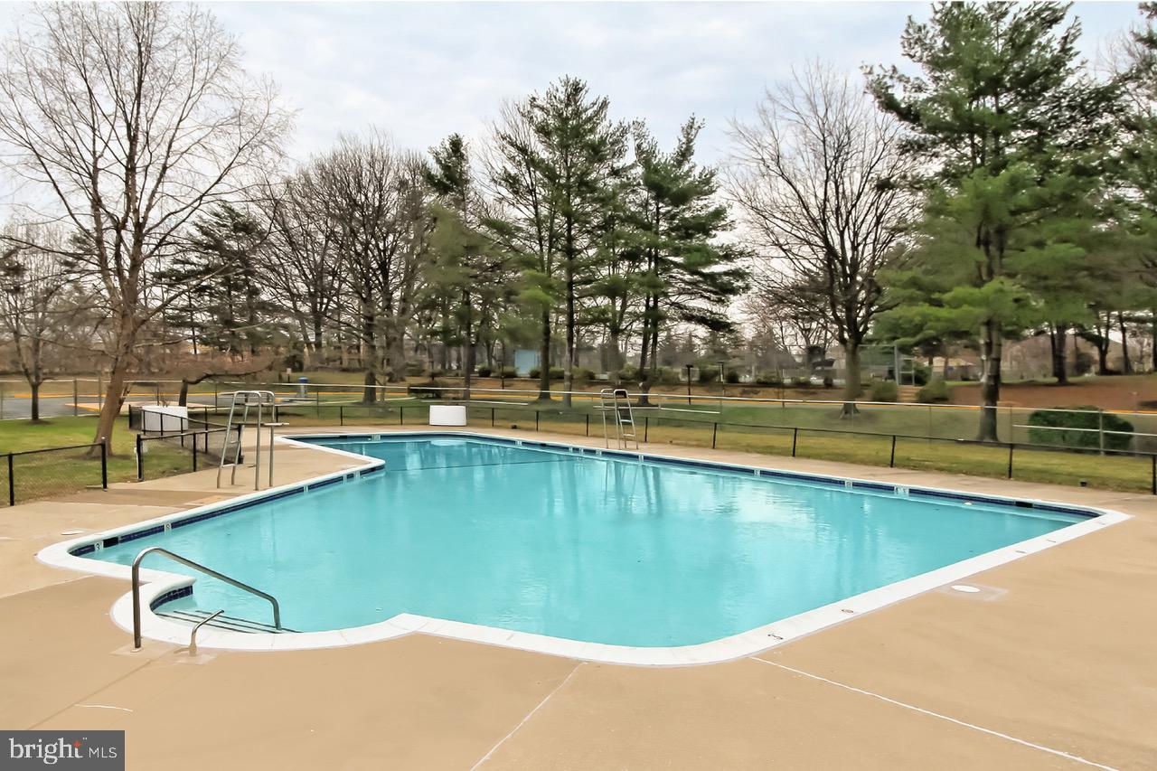 WOODLAKE TOWERS - Residential