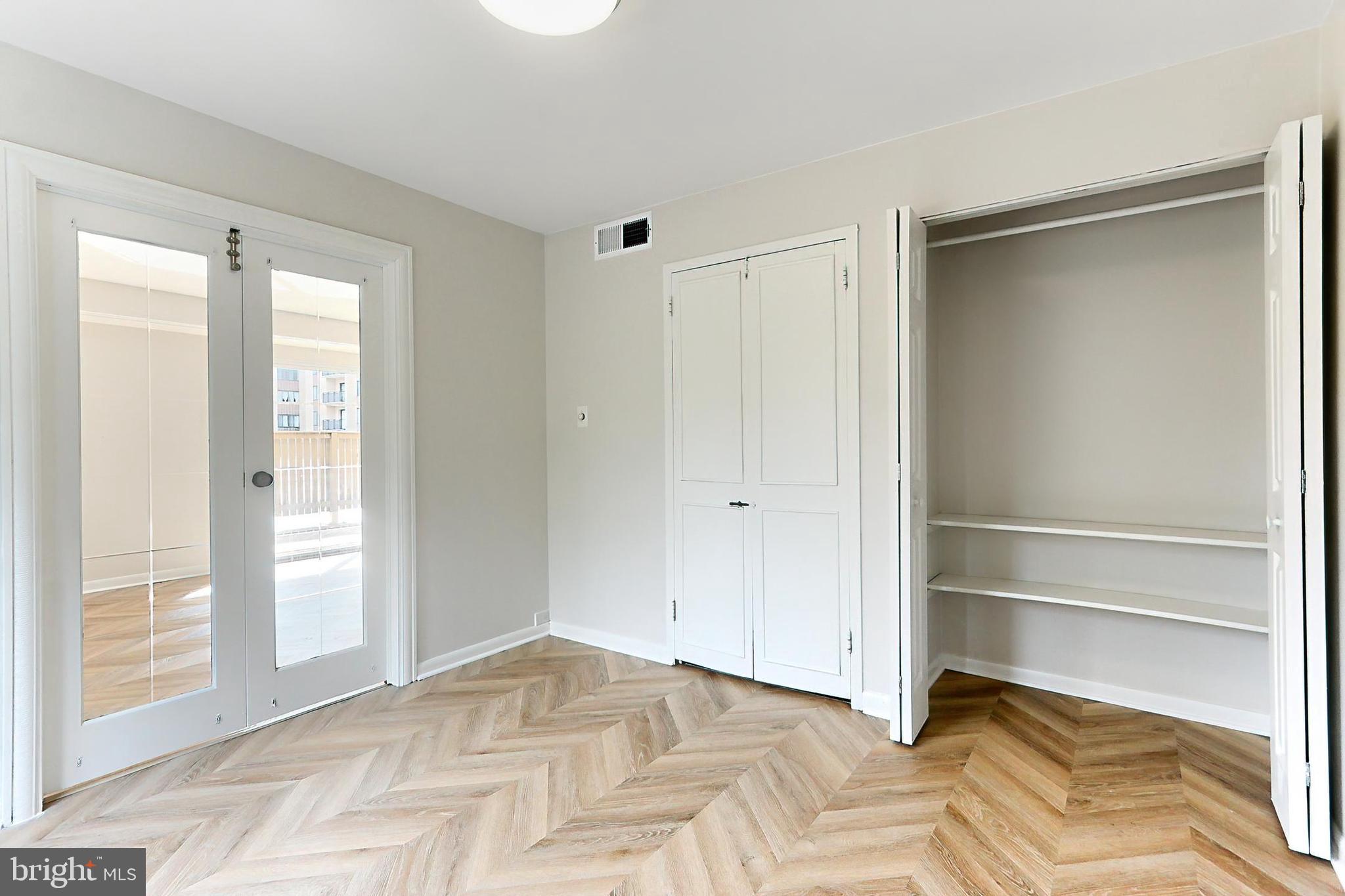 WOODLAKE TOWERS - Residential