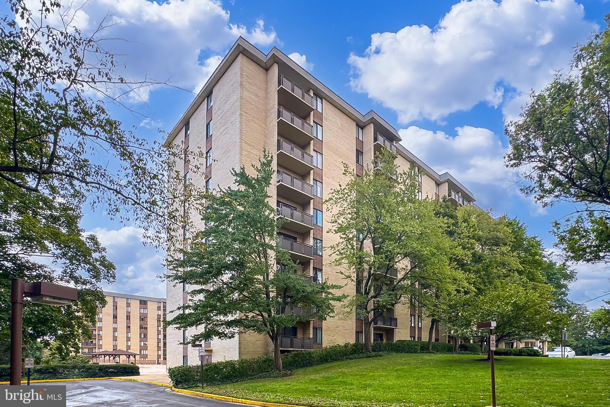 WOODLAKE TOWERS - Residential