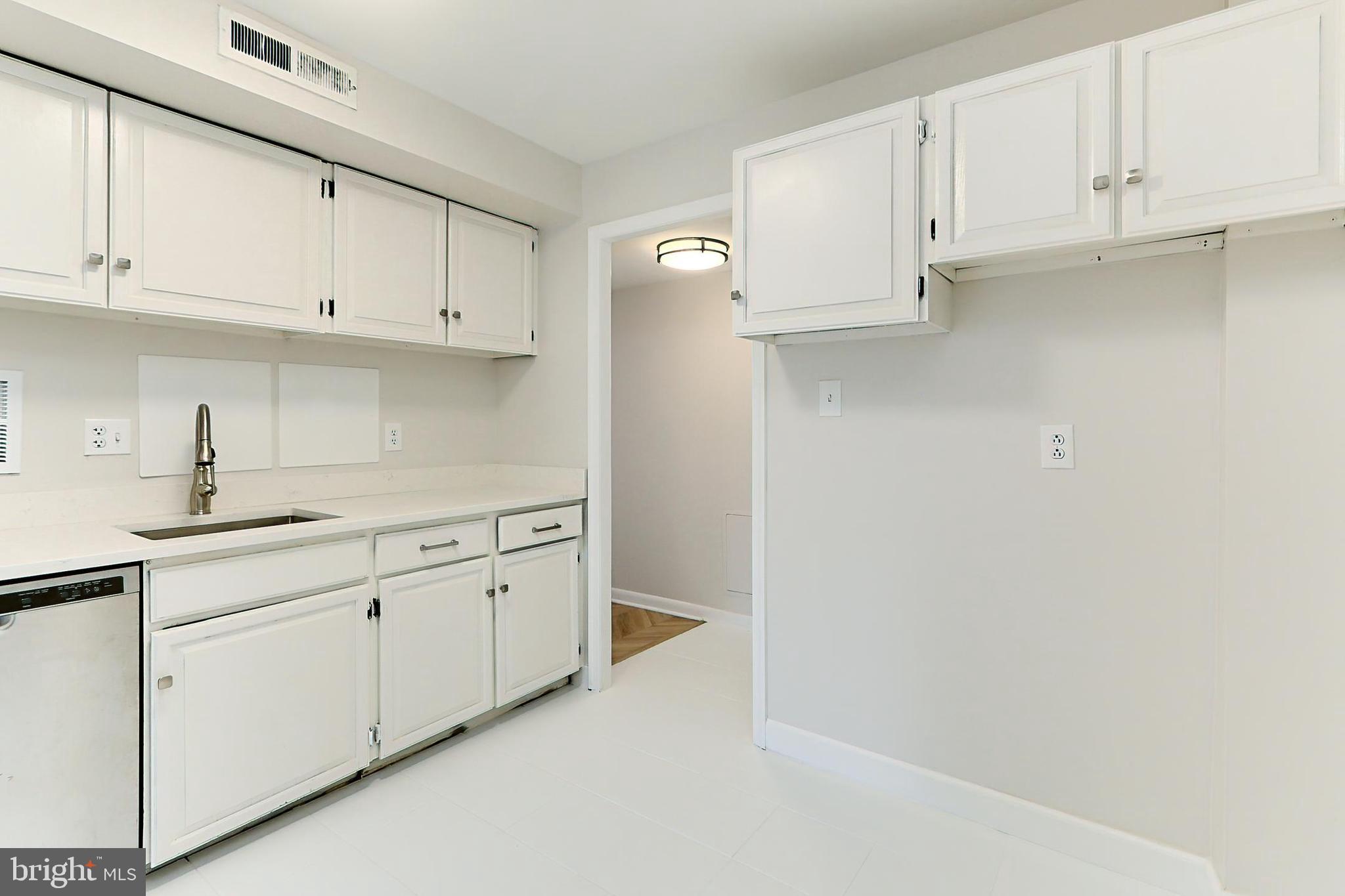 WOODLAKE TOWERS - Residential