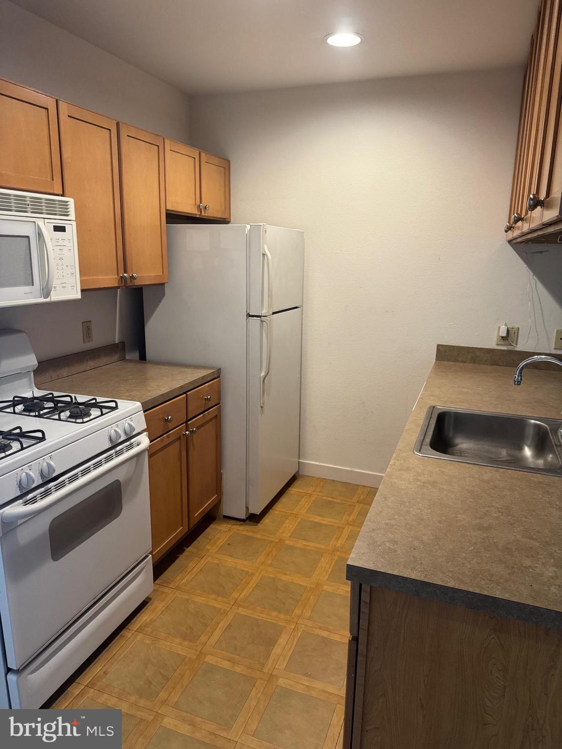 1100 VINE STREET P215