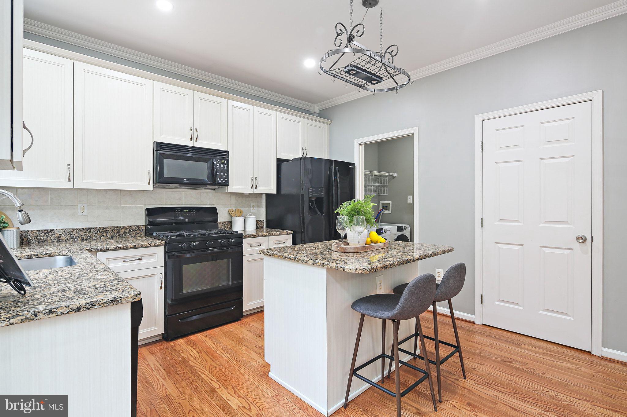 SEVEN OAKS - Residential