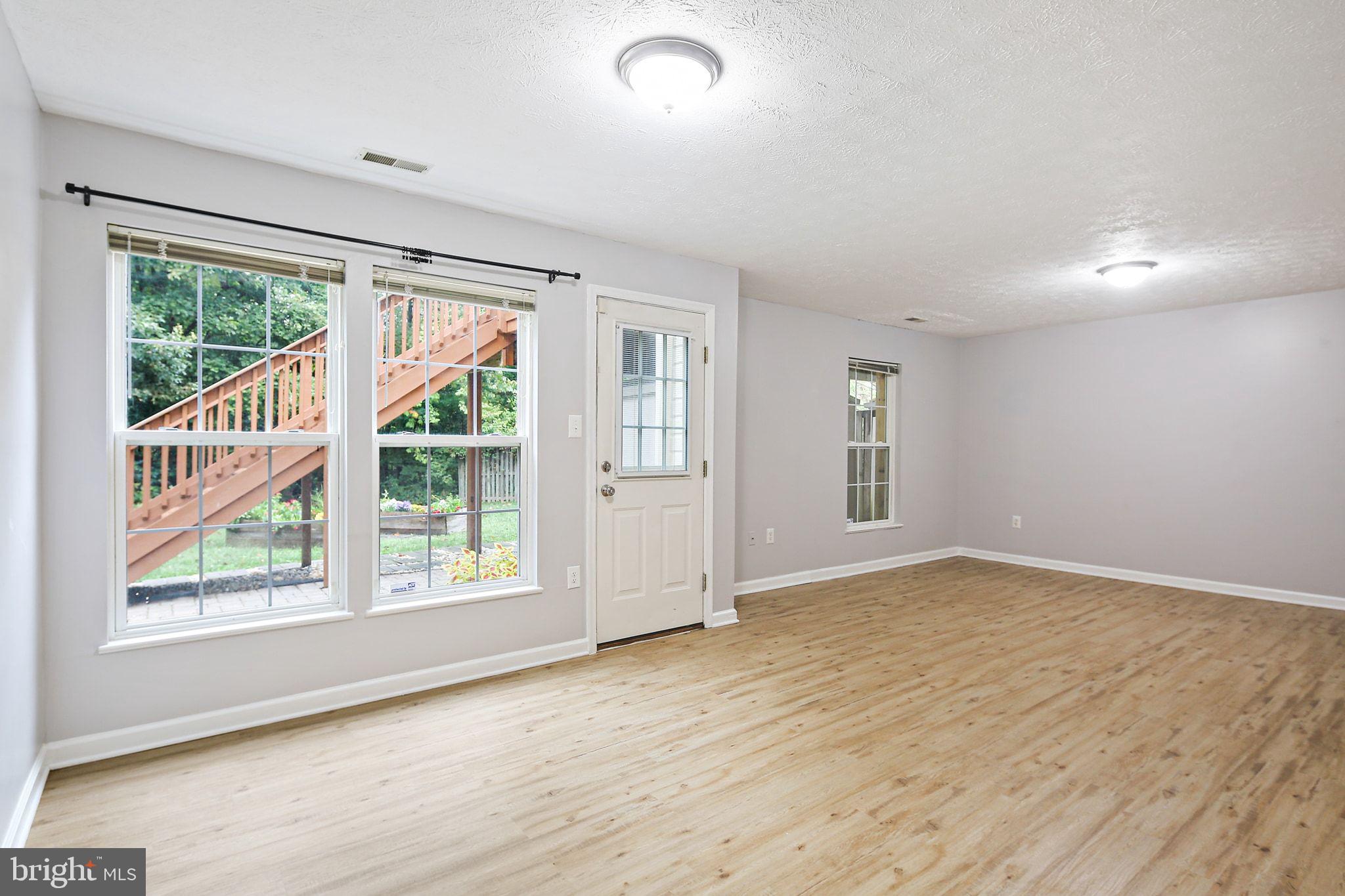 SEVEN OAKS - Residential