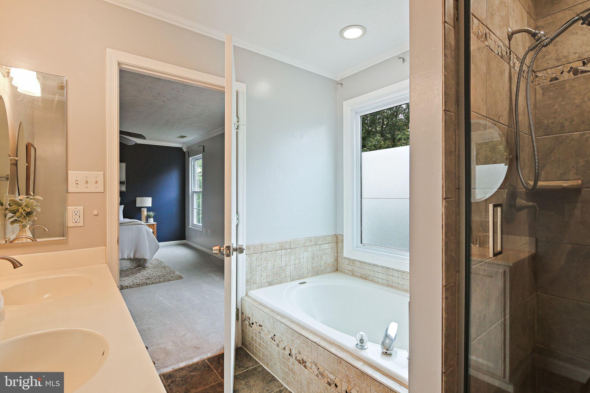 SEVEN OAKS - Residential