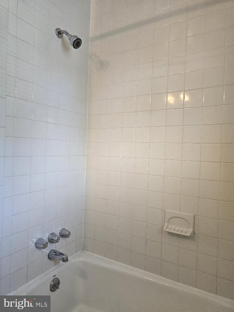 NORTH SPRINGFIELD - Residential Lease