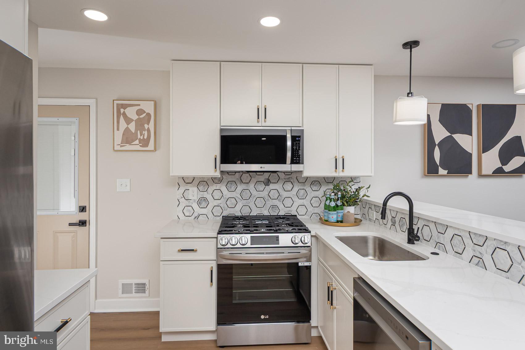 HAYWOOD HEIGHTS - Residential