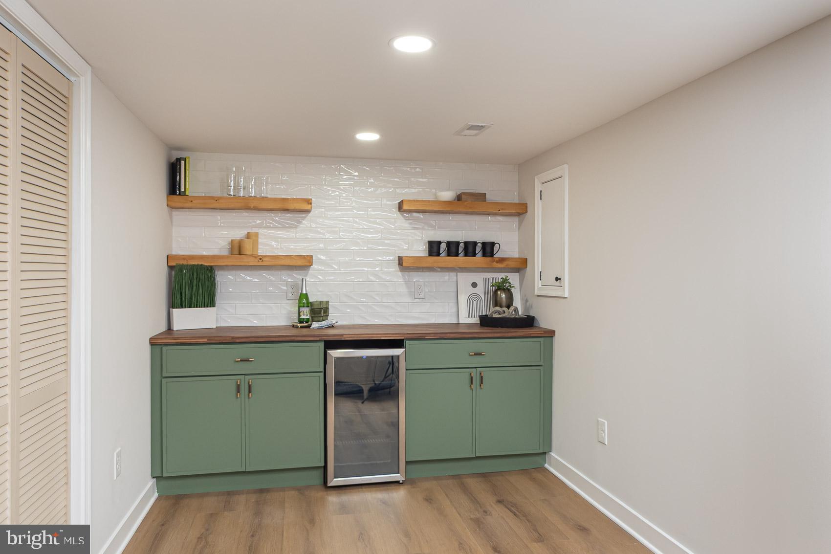 HAYWOOD HEIGHTS - Residential