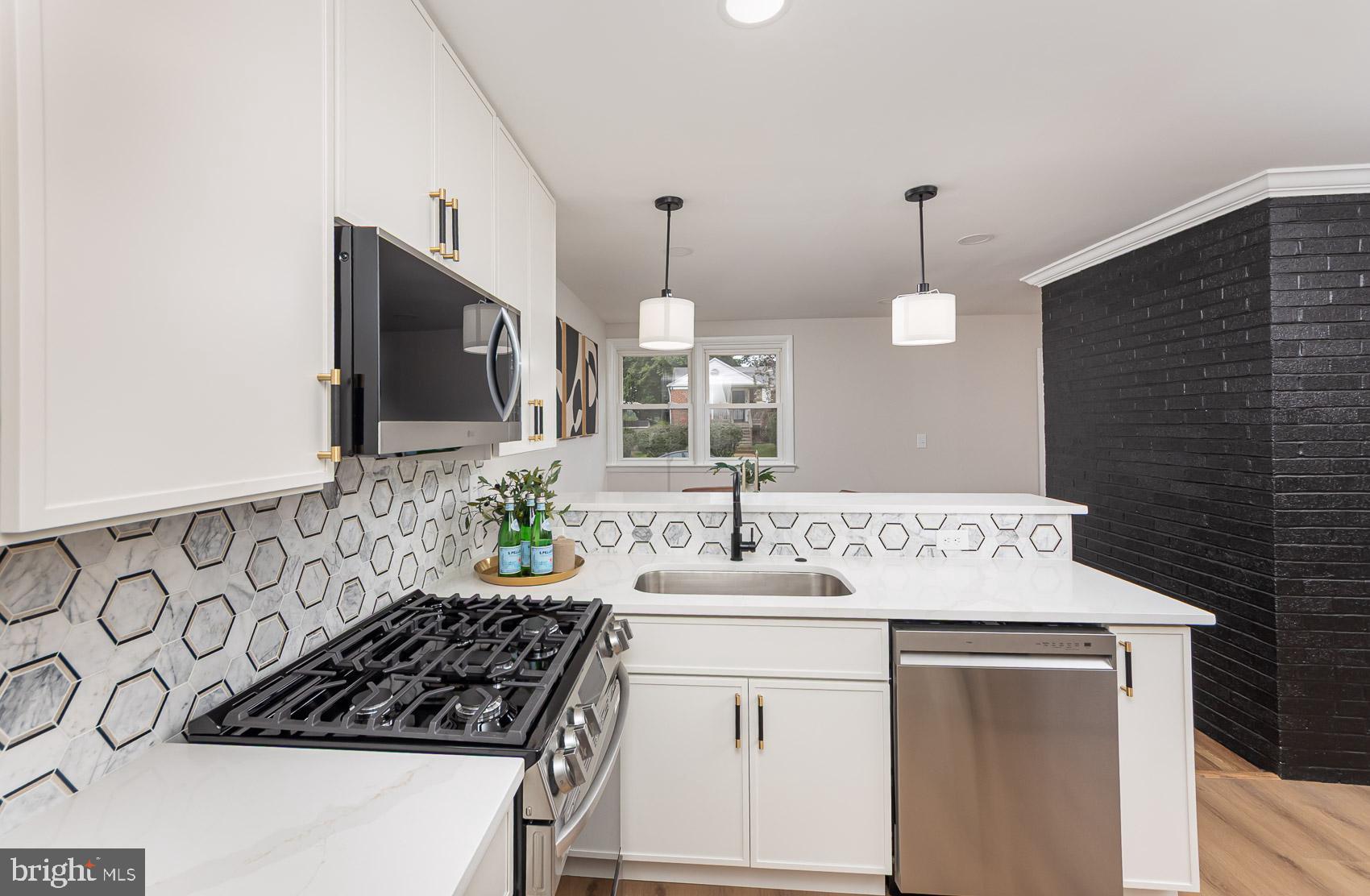 HAYWOOD HEIGHTS - Residential